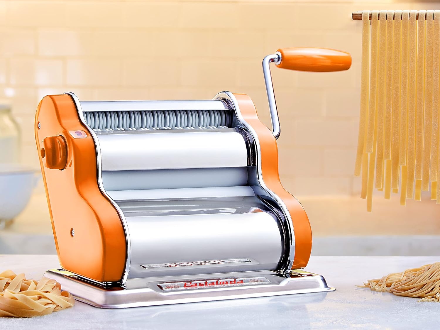 PASTALINDAClassic 200 Pasta Maker Machine, 20 cm Wide Rollers, 9 Thickness Positions, 2 Cutting Positions, Stainless Steel. Includes Reinforced Hand Crank And Two Clamps (Orange)