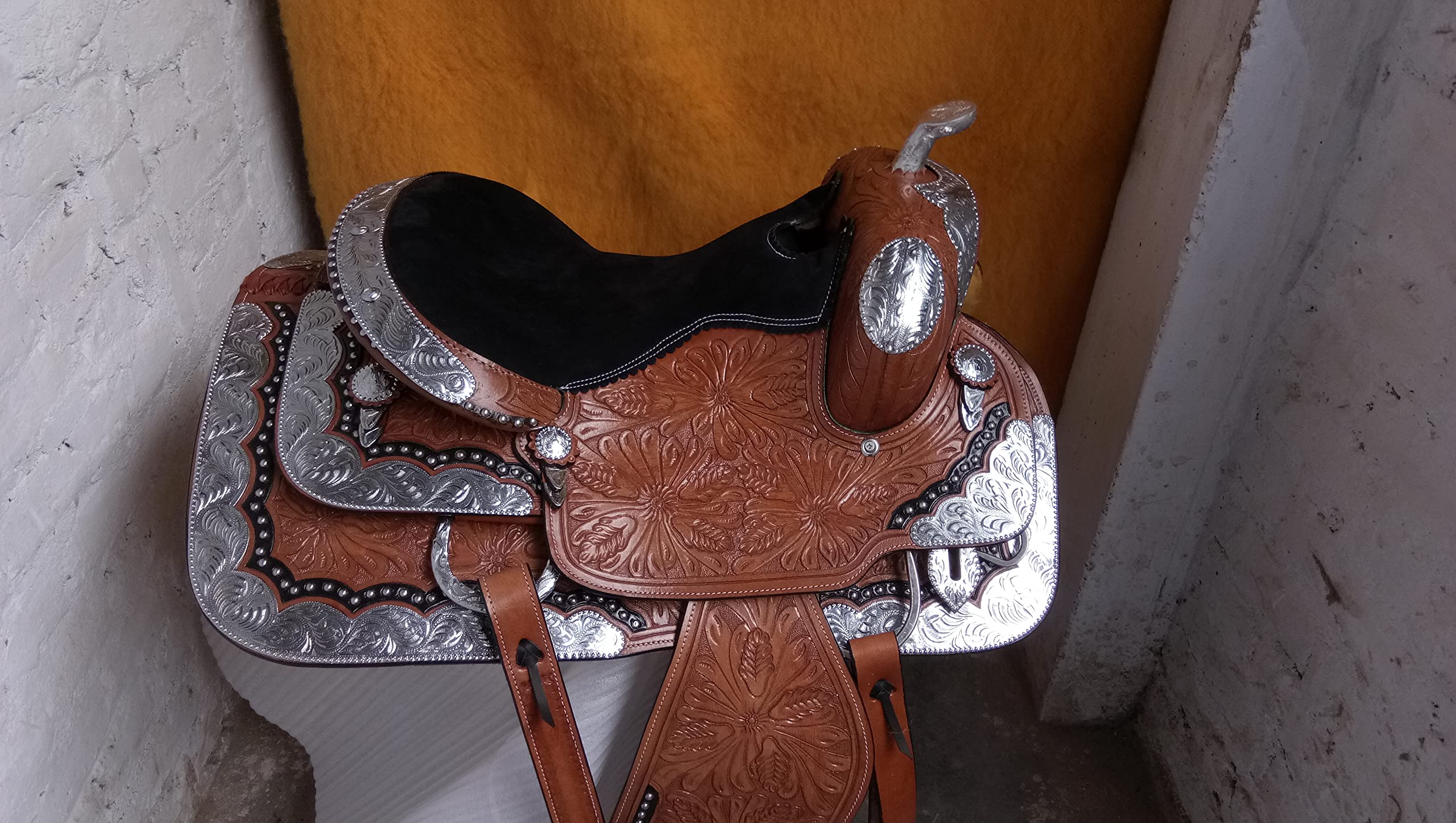 Showmen Westernsattel, komplett dekorativ, silberfarben, mit Halfter und Brustrufer