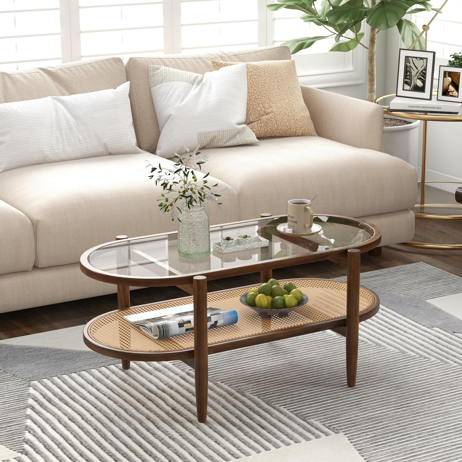 GIANTEX Mesa de Centro Ovalada de Madera Maciza con Tapa de Cristal | Mesa de Salón con Estante de Ratán, 102 x 56 x 47 cm, Estilo Bohemio, para Dormitorio y Oficina