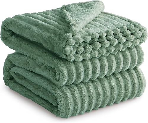 RUIKASI Fleece Throw Blanket for Sofa - Fluffy Green Throws for Sofas Extra Large, Soft Warm Blanket Throw for Couch, Luxury Decorative Ribbed Bed Blanket Queen 220x240cm
