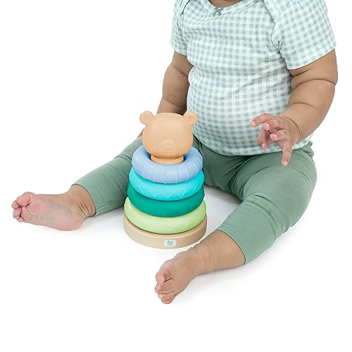Miniatura 2 de Ingenuity ity by Ingenuity Cutie Stacks, 4 anillos sin BPA, soporte de madera sintética, cubierta de oso, unisex, para edades de 6 meses en adelante
