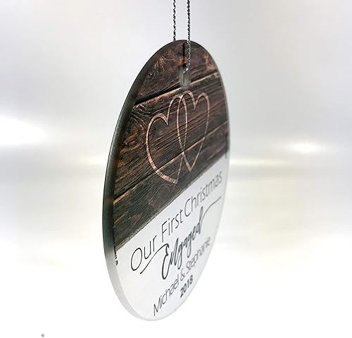 Miniatura 3 de Nuestro primer adorno de Navidad comprometido 2025 colgante de vidrio estampado – decoración rústica personalizada de corazones de granja