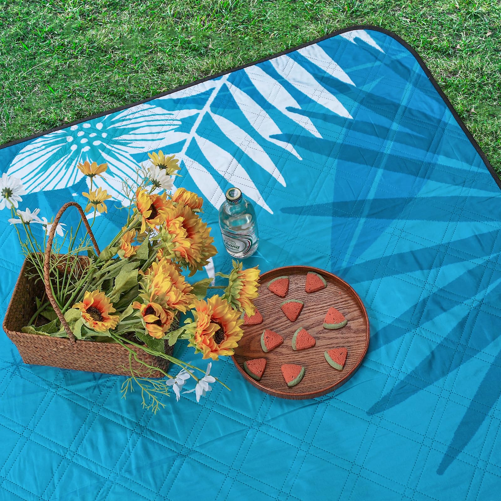 DEWUR Couverture de Pique-Nique Couverture de Plage Lavable imperméable Sandfrei XXL Couverture de Camping Tapis de Plage isolé avec Dessous imperméable Bleu été (200 x 200 cm)