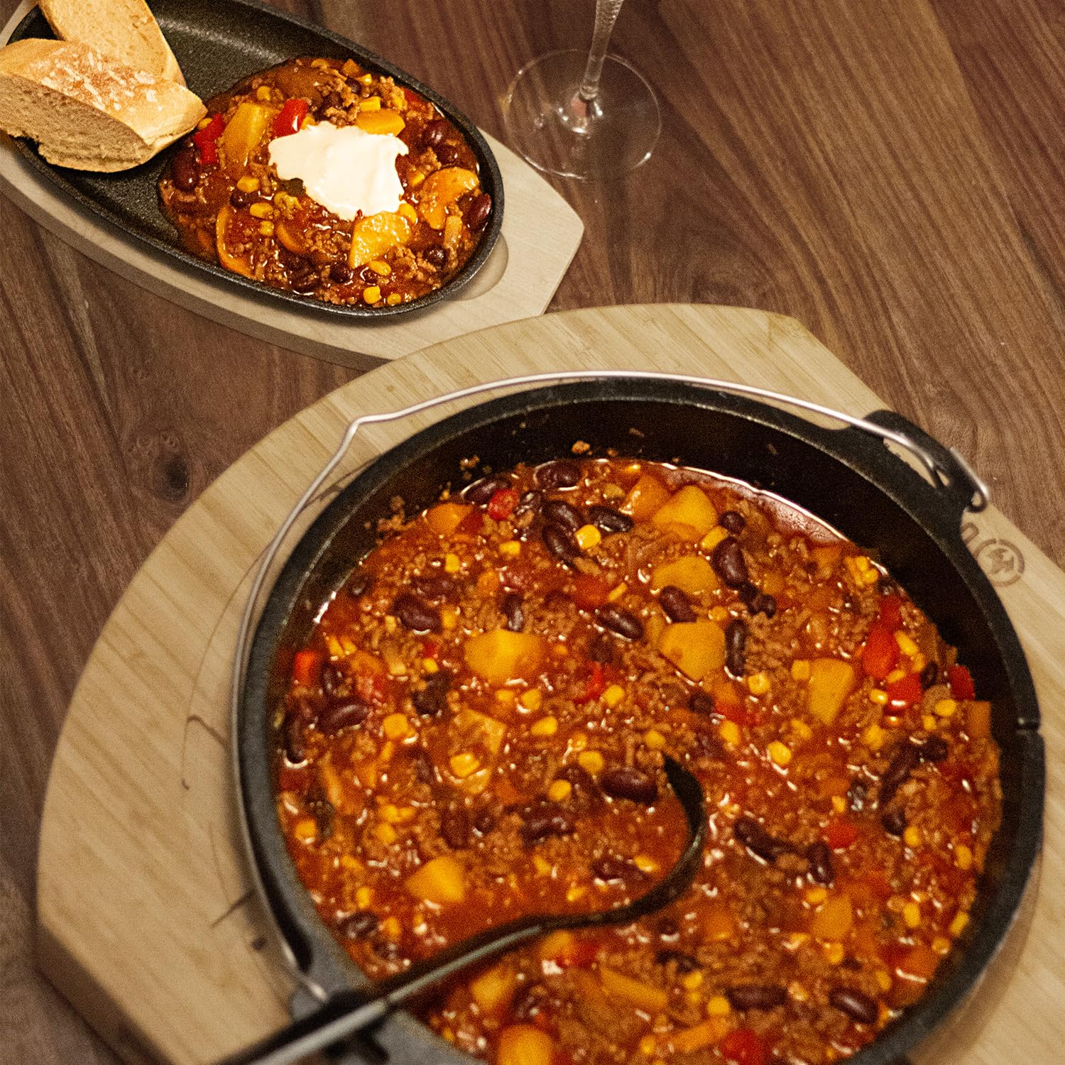 Dutch Oven 6,5 l sans pieds – Grande casserole en fonte pour cuisinière, induction, four, rôti, pain, barbecue – Cocotte pour famille, ragoût, ragoût, ragoût, goulache, cuisine, rôtissoire