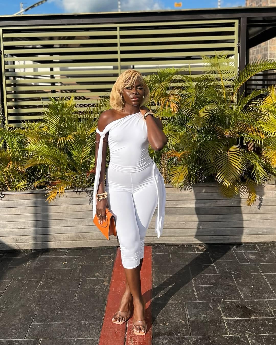 Vssjavun Women's 2 Piece Outfits Sexy Sleeveless One Shoulder Crop Tops Bodycon Capri Pants Sets - Image 3