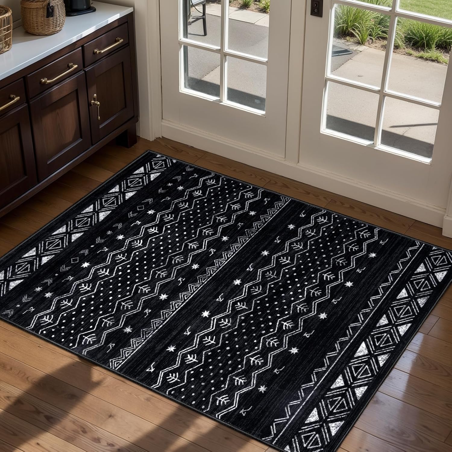 SERISSA 2x3 Rugs for Entryway, Washable Non-Slip Black and White Small Area Rug, Soft Low-Pile Boho Geometric Indoor Entry Rug Door Mat Indoor Entrance Front Door Carpet for Bathroom Kitchen Bedroom