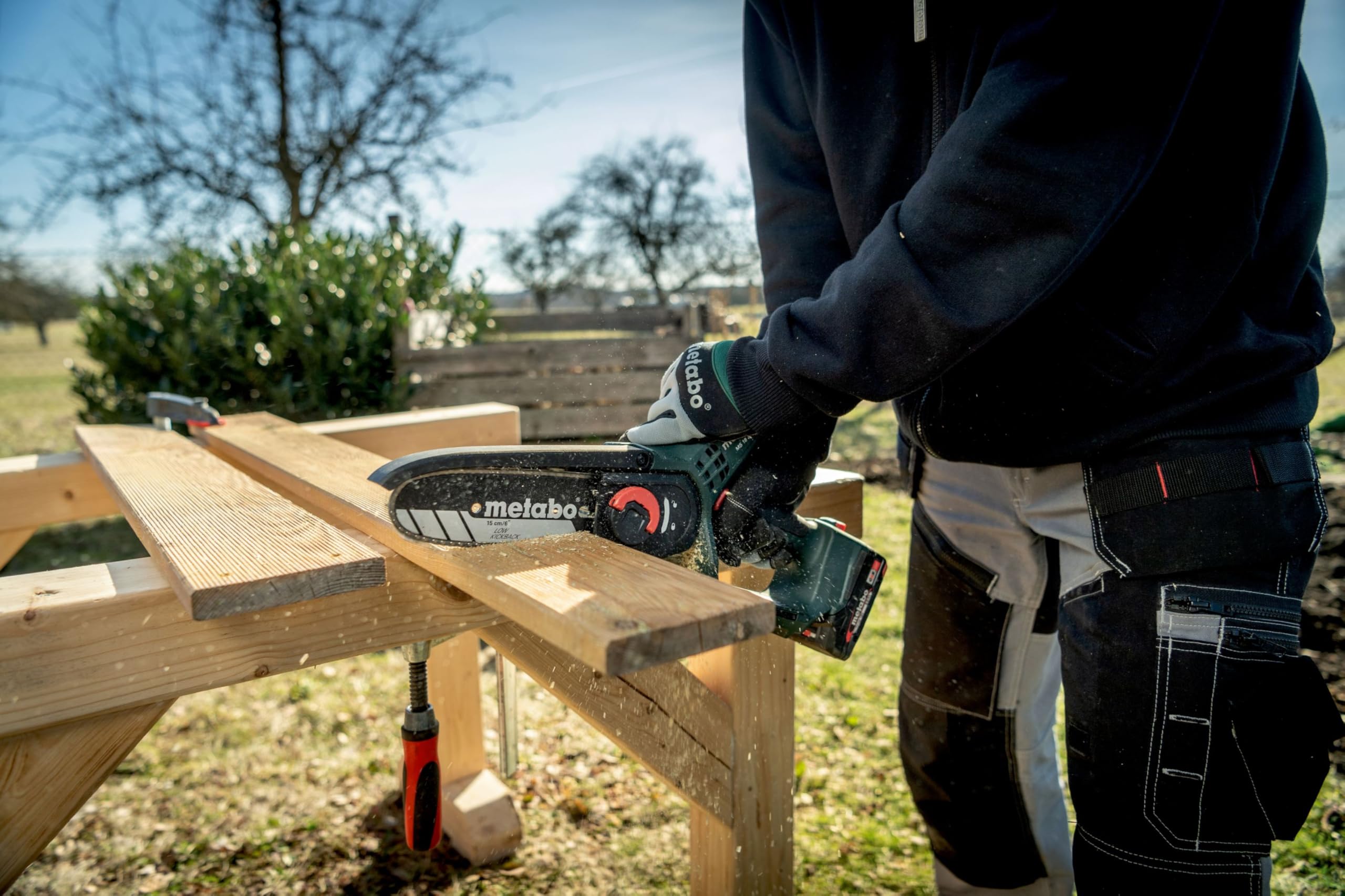Metabo sega per arbusti a batteria MS 18 LTX 15 – 18V, lama da 15 cm – Ideale per la potatura di alberi e rami verdi, alta velocità della catena – Leggera e maneggevole – Inclusa metaBOX