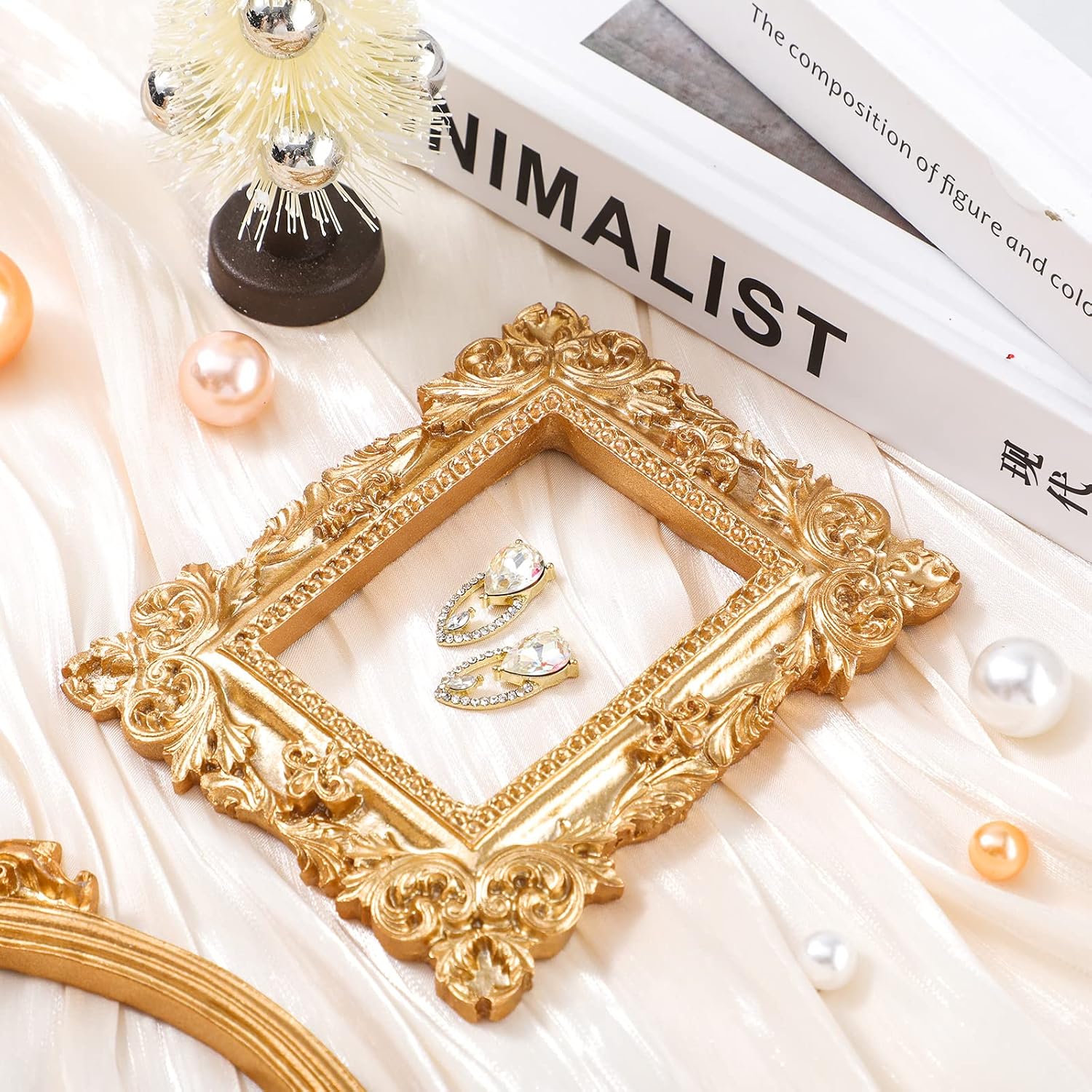 20 Pcs Vintage Mini Picture Frames Small Antique Resin Photo Frame Wall Hanging for DIY Jewelry Display Photography Christmas Photo Holiday Party Decoration (Gold)