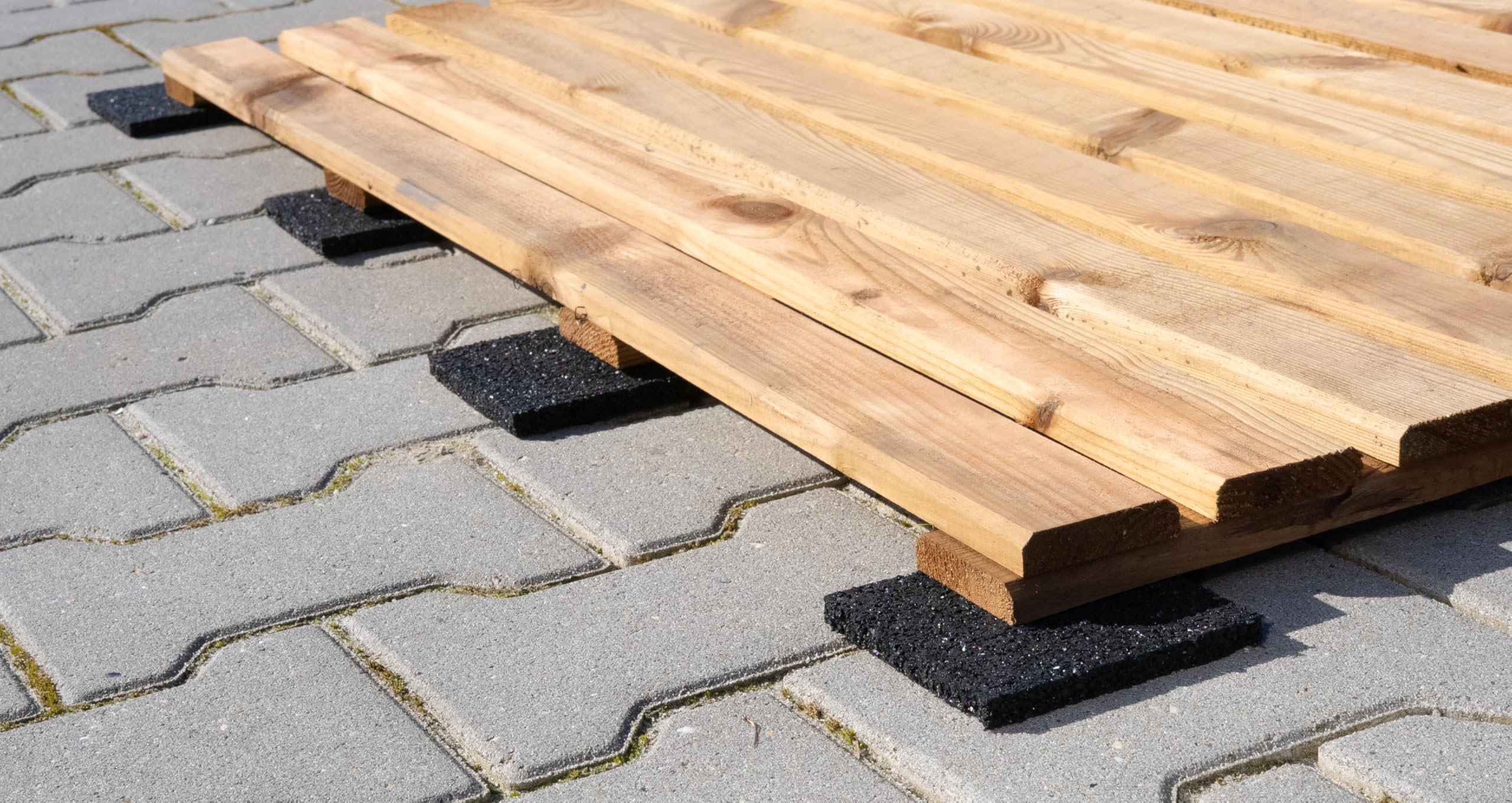 Wovar Gummi Terrassenpads 15 x 15 cm - 60 Stück