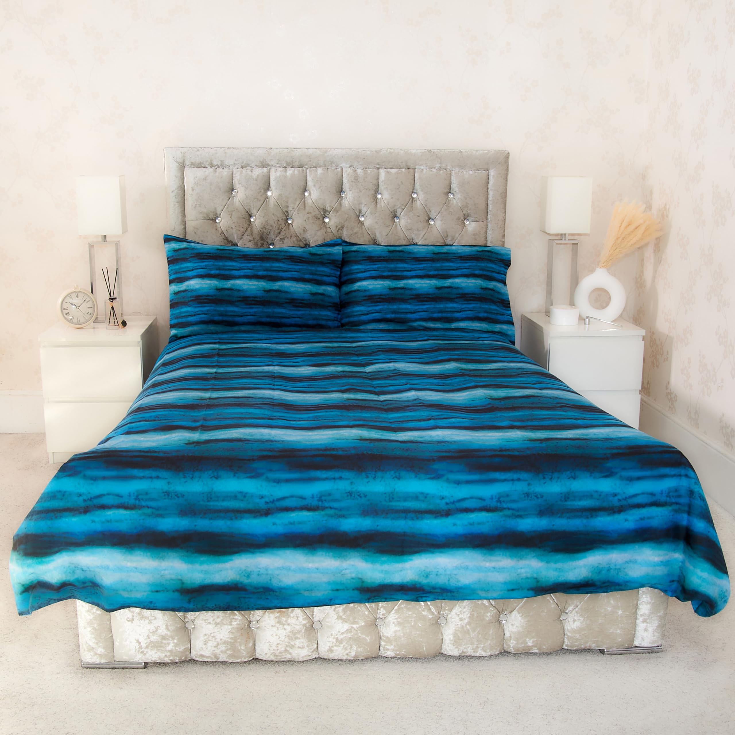 Haaq 100% Polyester Duvet Cover Set, Ultra-Soft, Easy-Care, and Lightweight Duvet Covers with Button Closure - Image 4