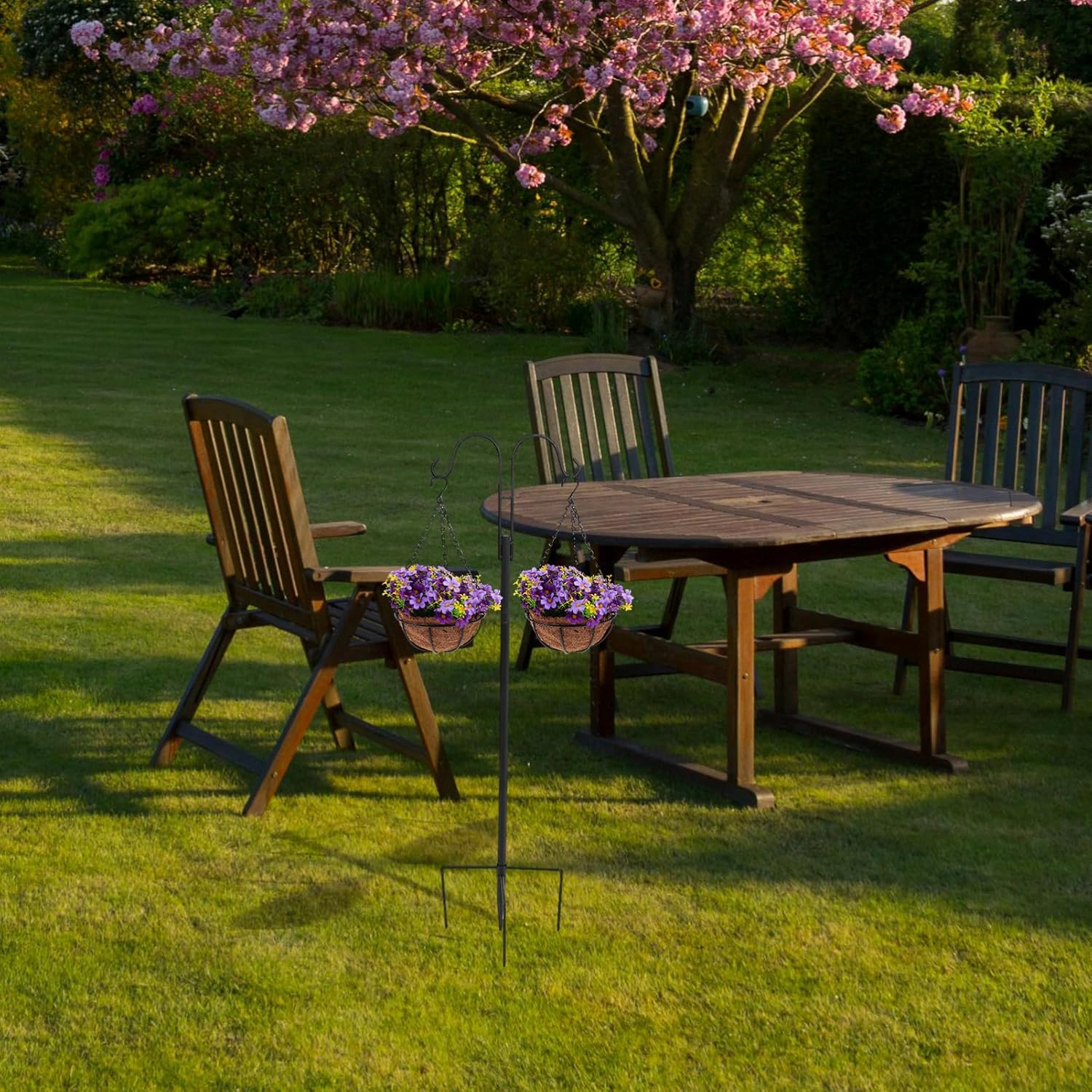 SUPVOX Outdoor Detachable Shepherd Hook for Hanging Plants and Bird Feeders Heavy-Duty Iron Ground Stake Versatile Garden Decor for Lanterns and Solar Lights Height