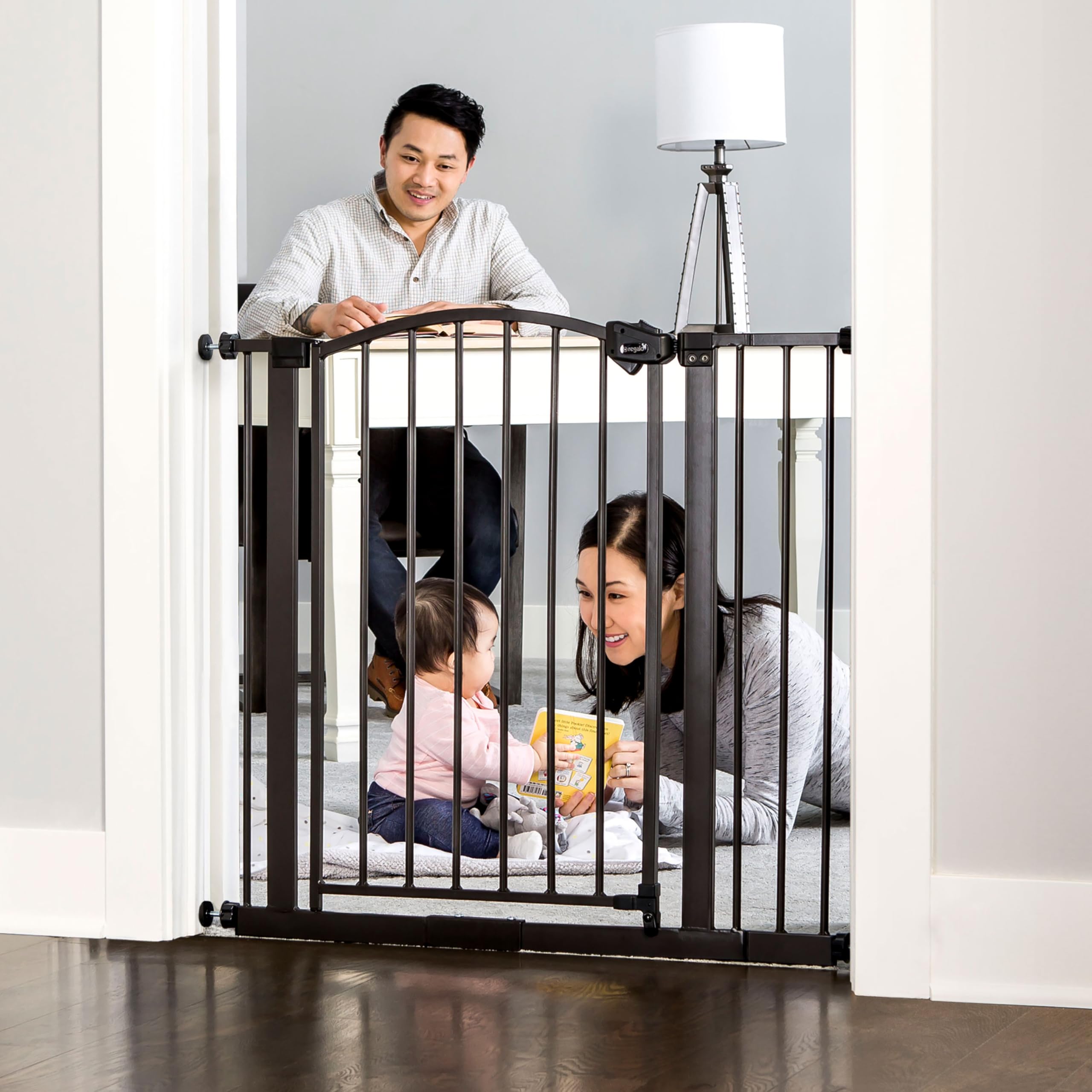 Regalo Safety Arched Baby Gate for Doorways & Bottom of Stairs