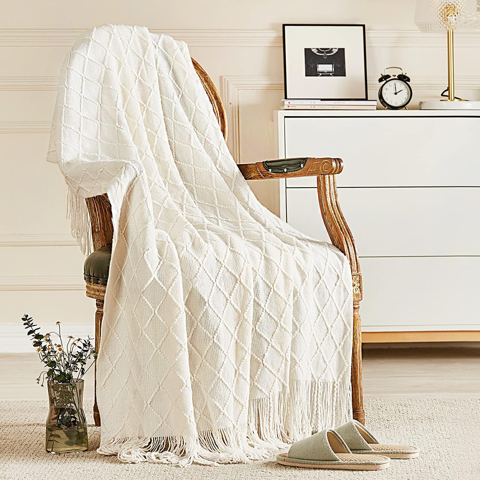 Knitted Throw Blankets, Cozy Lightweight Decorative Throw, Warm Woven Blanket with Tassels for Couch Sofa, Bed and Living Room, All Seasons for Women, Men and Kids (130x220cm, Off White)