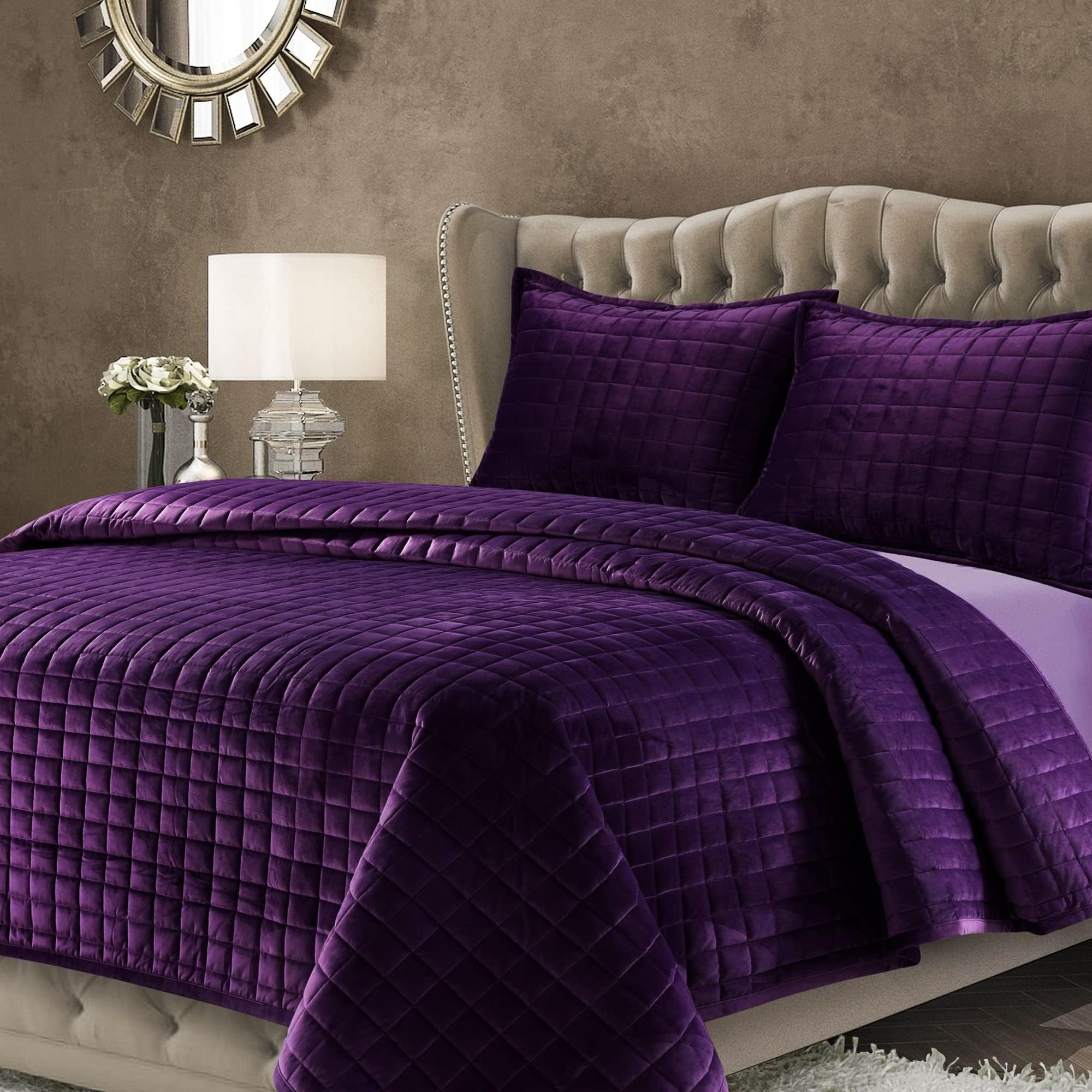 Tribeca Living Velvet King Quilt Set, Three-Piece Box Stitch Bedding Set Includes One Oversized Quilt & Two Sham Pillowcases, 260GSM Super Soft Velvet, Florence/Purple (FLORENCEQUIKIPU)