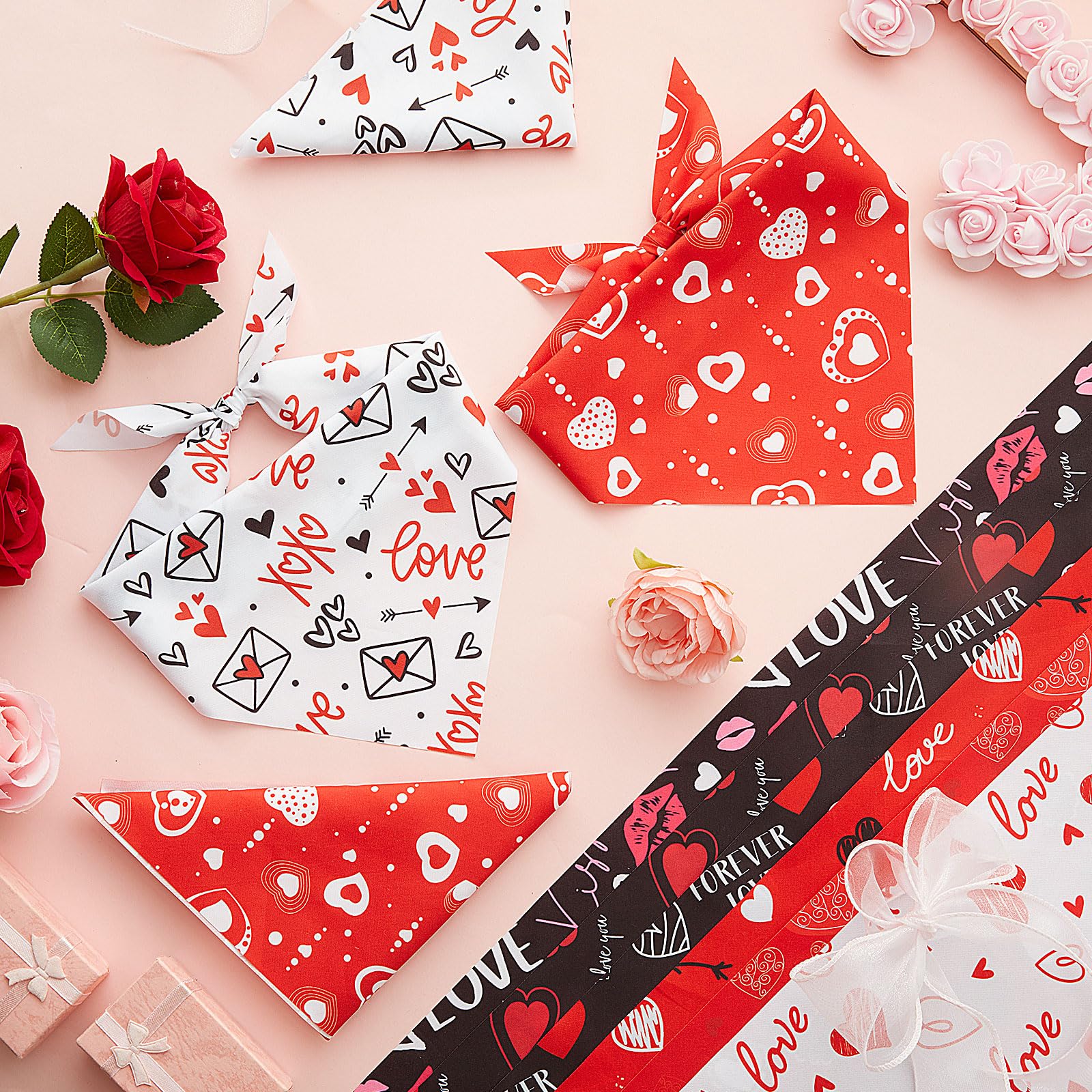 Shyyween Lot de 100 bandanas souples réglables pour la Saint-Valentin pour chiens de petite, moyenne et grande taille (65,6 x 45 x 45 cm)