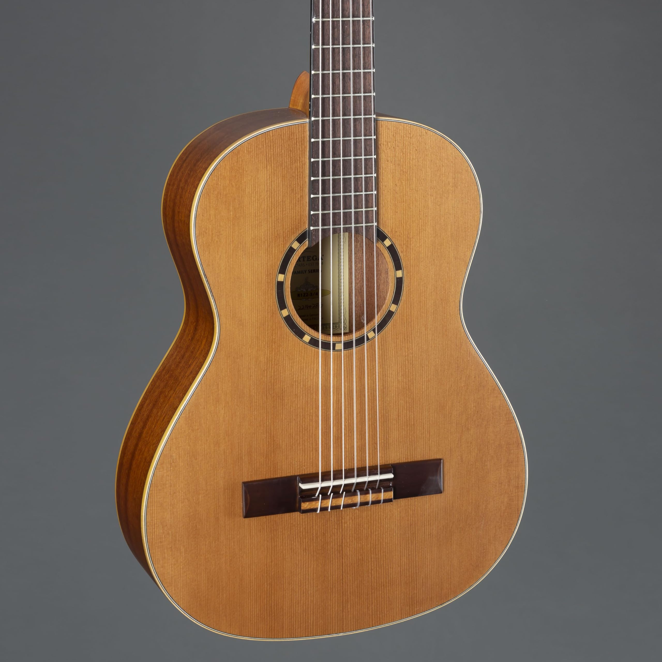 Ortega Guitars 3/4 Konzert Gitarre – Family Series – Inklusive Gig Bag – Zeder, Mahagoni, Natur (R122-3/4)
