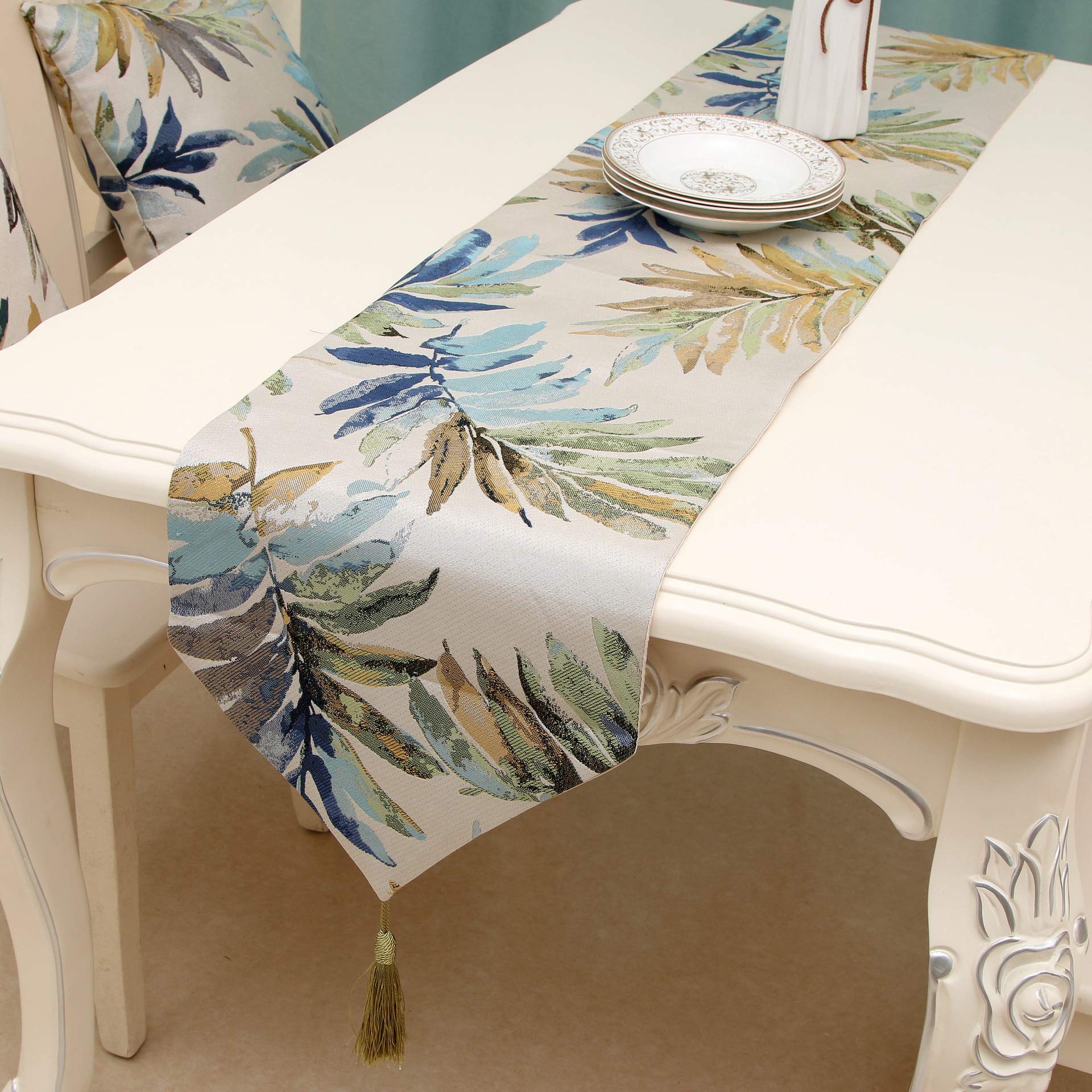 Runner de table moderne coloré pour vos repas de fête et dîners conviviaux au restaurant