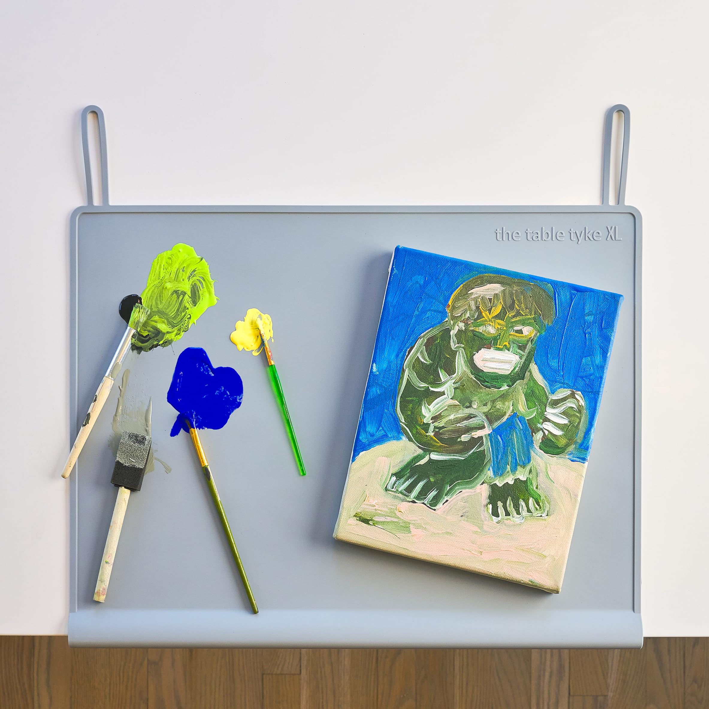 The Table Tyke Table Tyke Set de table XL en silicone pour bébé avec bord de dentition – Tapis de table imperméable pour les tout-petits, sans BPA, passe au lave-vaisselle (vert sauge)