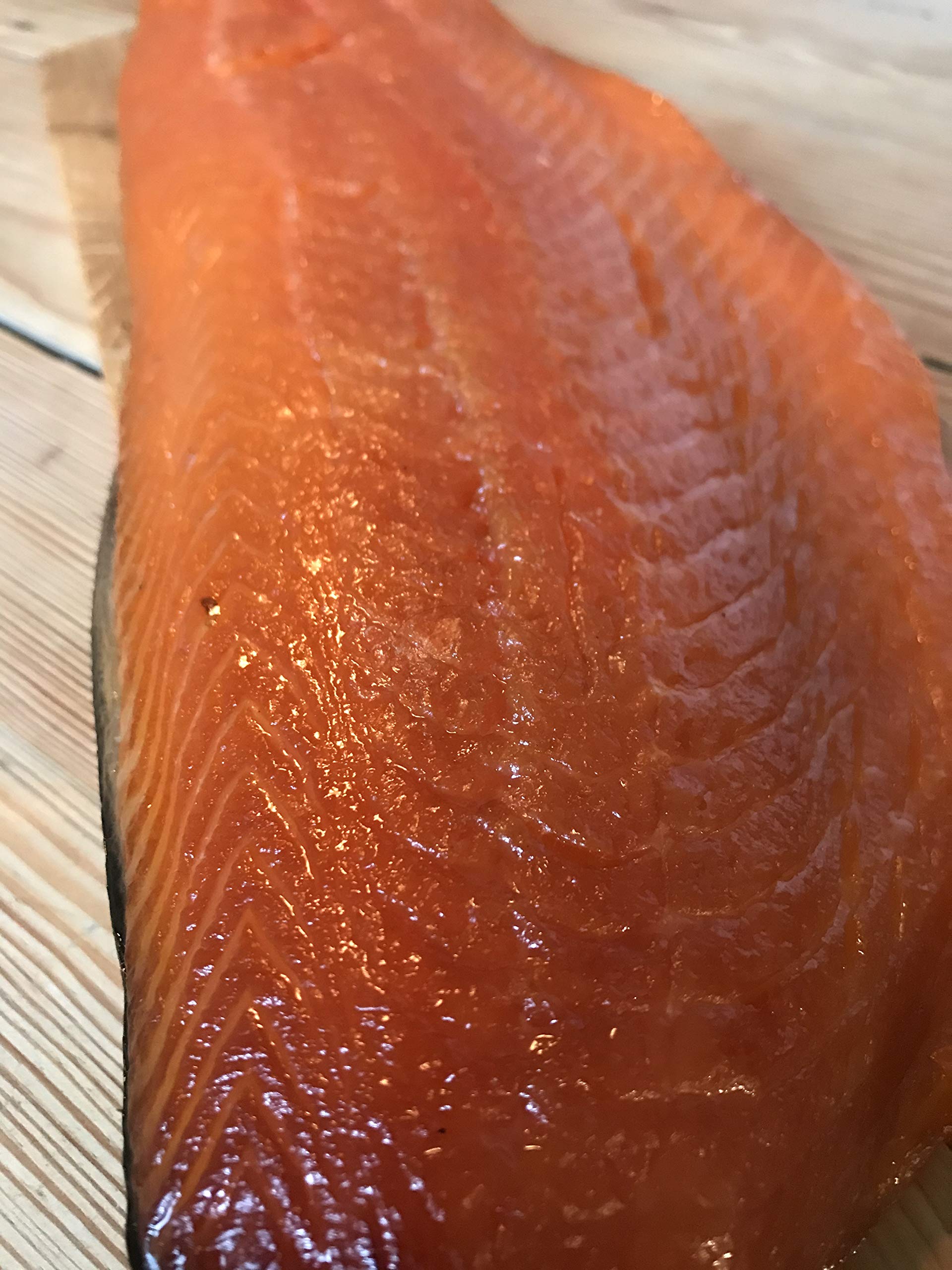 Räucherlachs ca.1 kg auf Seite,geschnitten - In Hamburg geräuchert