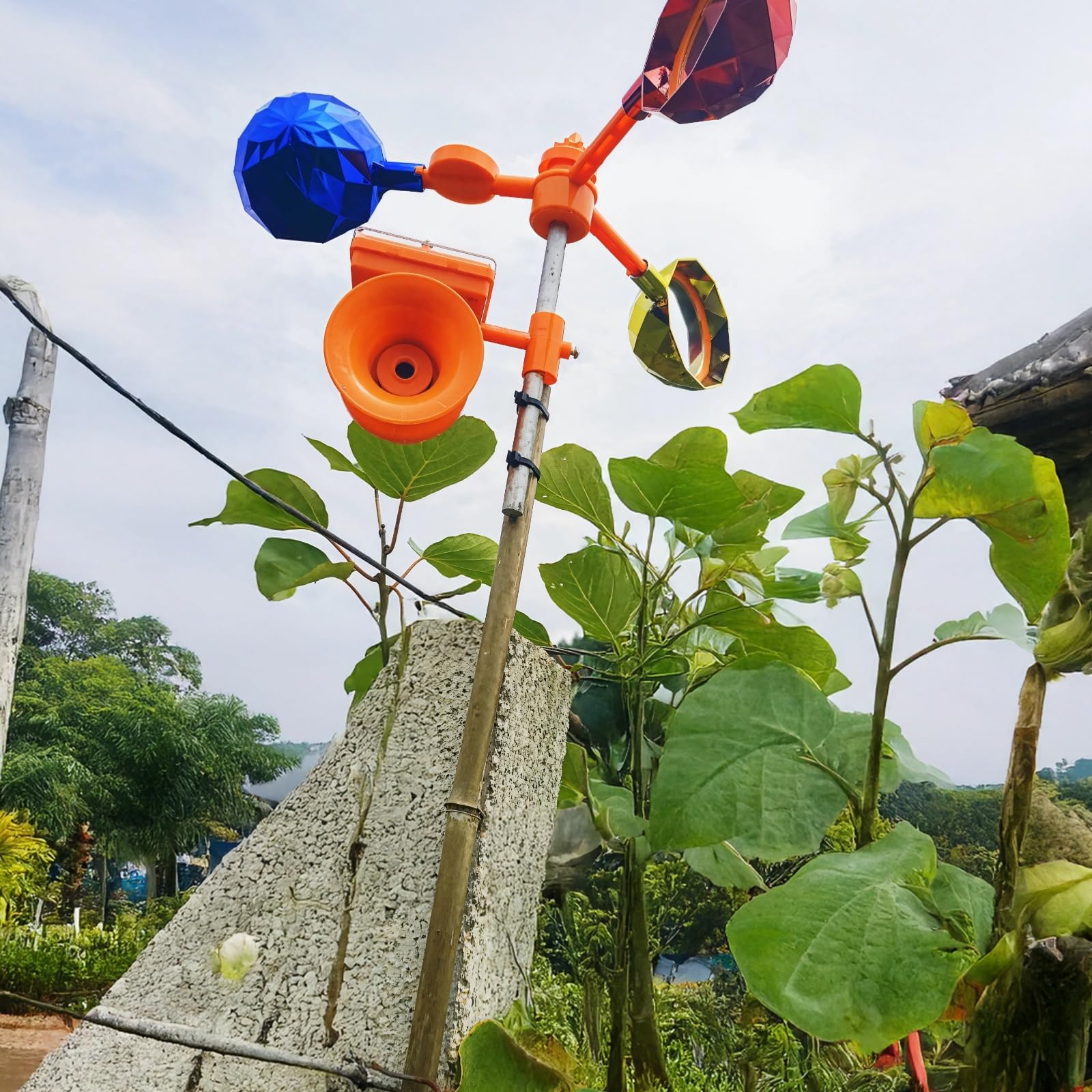 PONDON Best Bird Deterrents - Repelente inteligente de pájaros con energía solar, base galvanizada de calidad, acero inoxidable y plástico para granjas y huertos