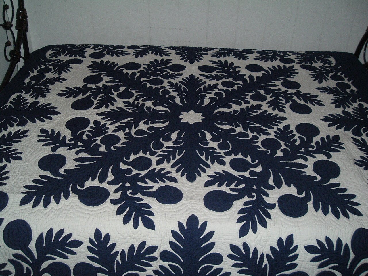 Hawaiian quilt 100% hand quilted/hand appliqued full/queen bedspread 80x80 New