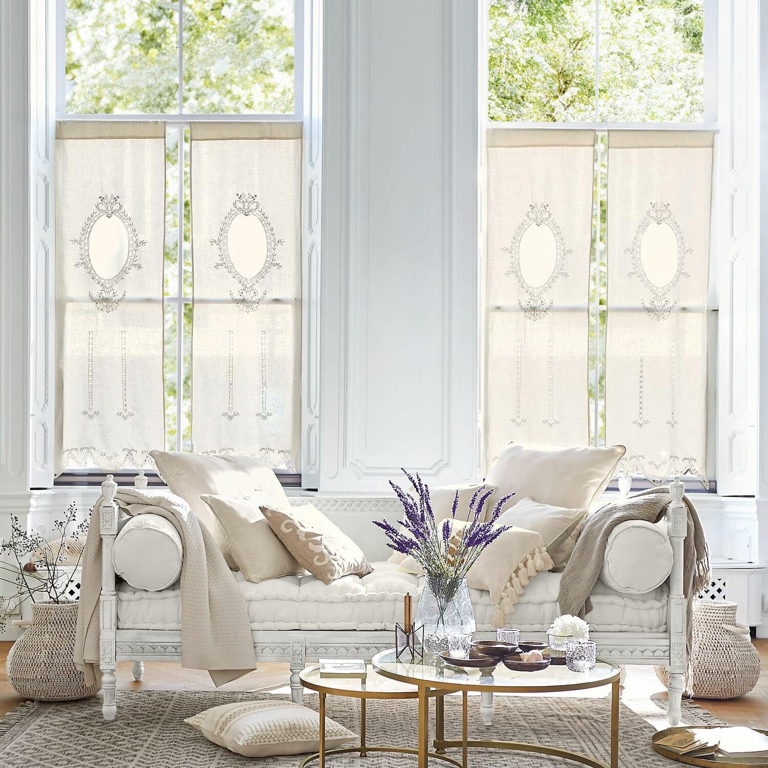 Loberon Gardine Loiret, Creme | romantisch verspielter Look - mit verlaufendem Hohlsaum - mit wertvoller Medaillon-Stickerei - Vorhang - Fernsterdekoration