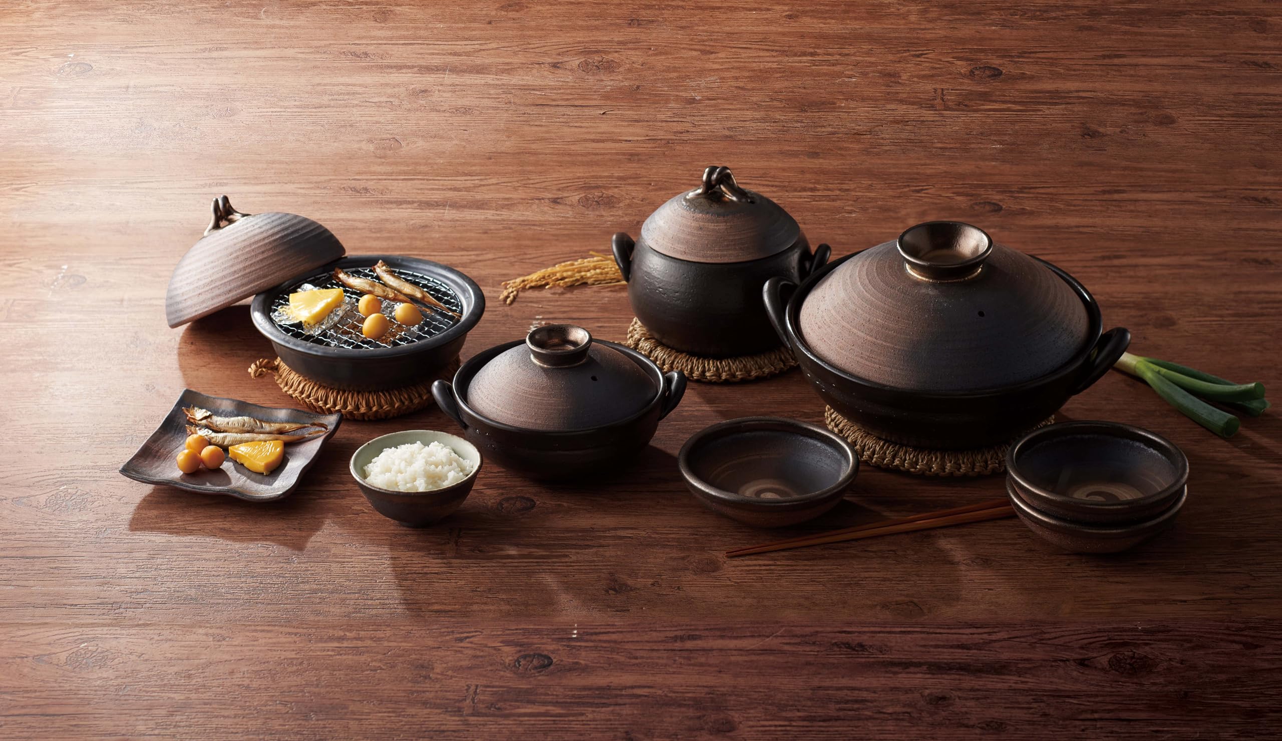 Amazon｜萬古焼 土鍋 9号 3-4人用 備前金彩 直火対応 保温性 蓄熱性