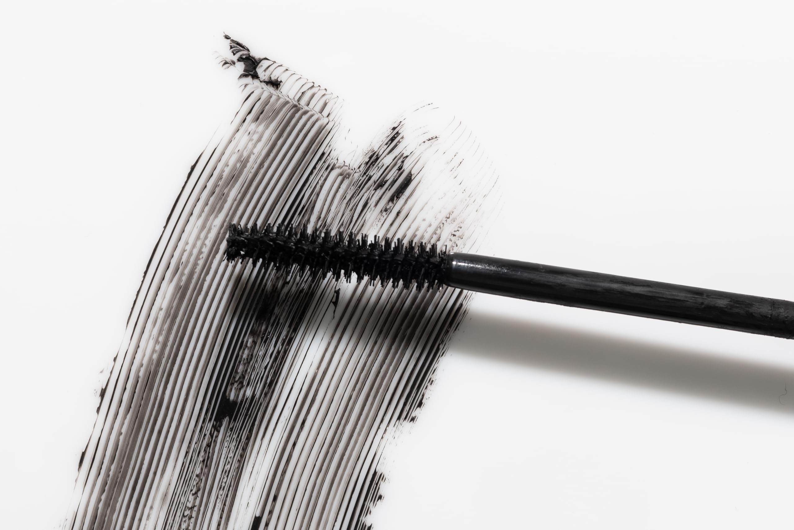 Lune+Aster Mascara allungante formidabile: maschera a lunga durata intensamente nera, solleva, allunga e aggiunge dimensione istantaneamente