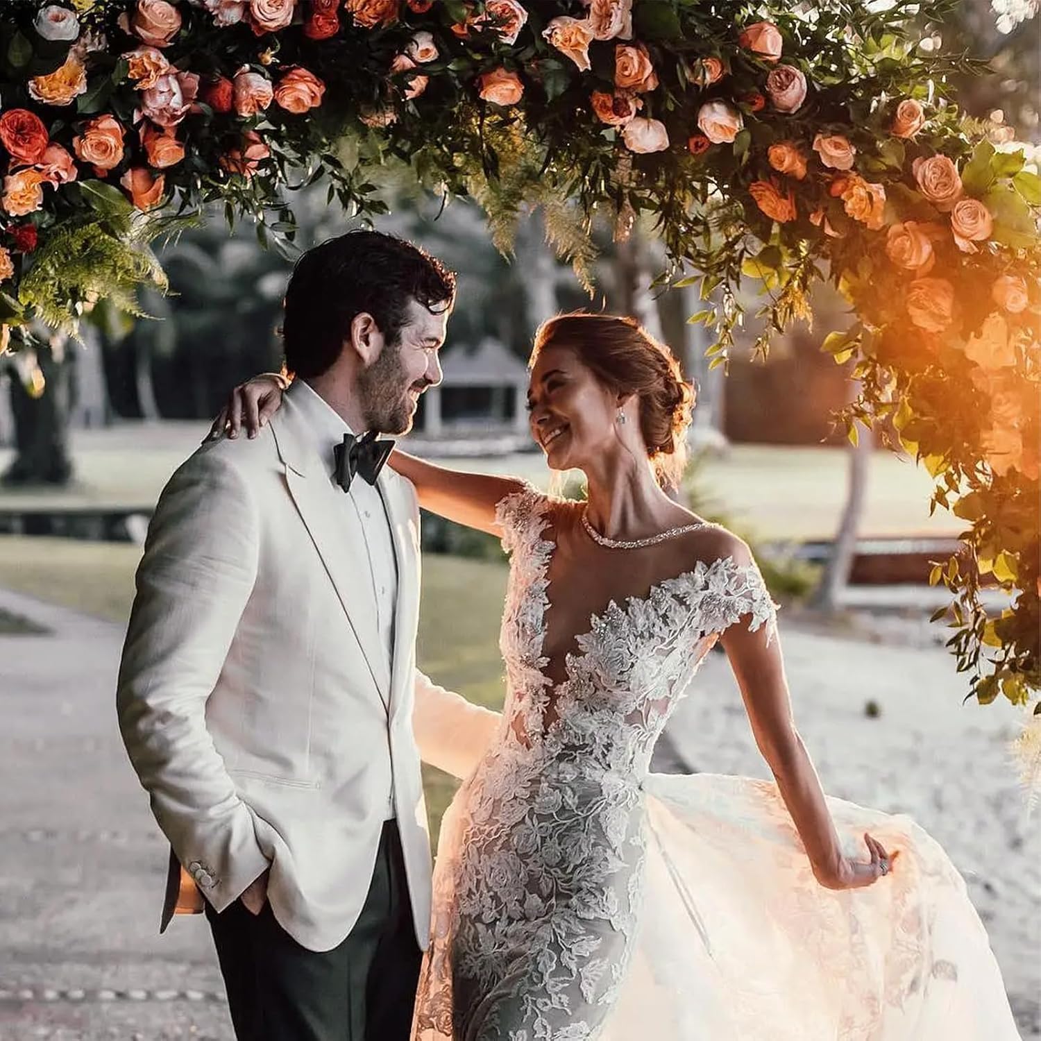 Goldfarbener Metallbogen-Hintergrundständer 7.2FT 6.6FT 5.9FT 3 Stück für Hochzeit