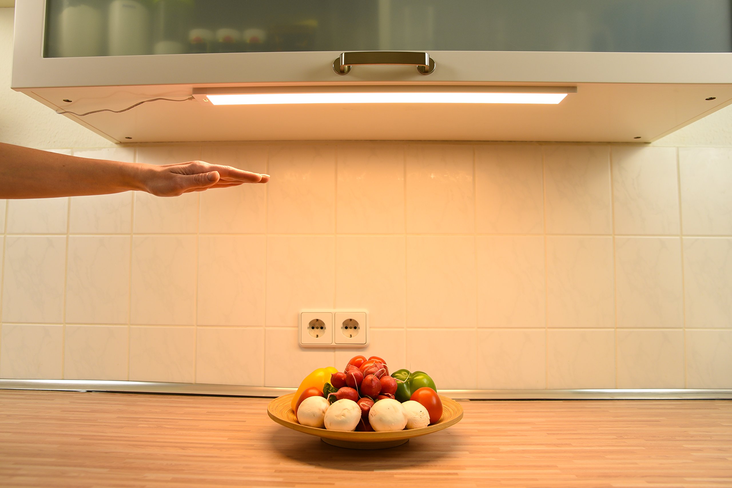 Dualux Neptune LED lampa podszafkowa, listwa świetlna LED z czujnikiem ruchu, klasa efektywności energetycznej A++, idealna jako lampa kuchenna, lampa robocza lub oświetlenie szafy, 60 cm, biała