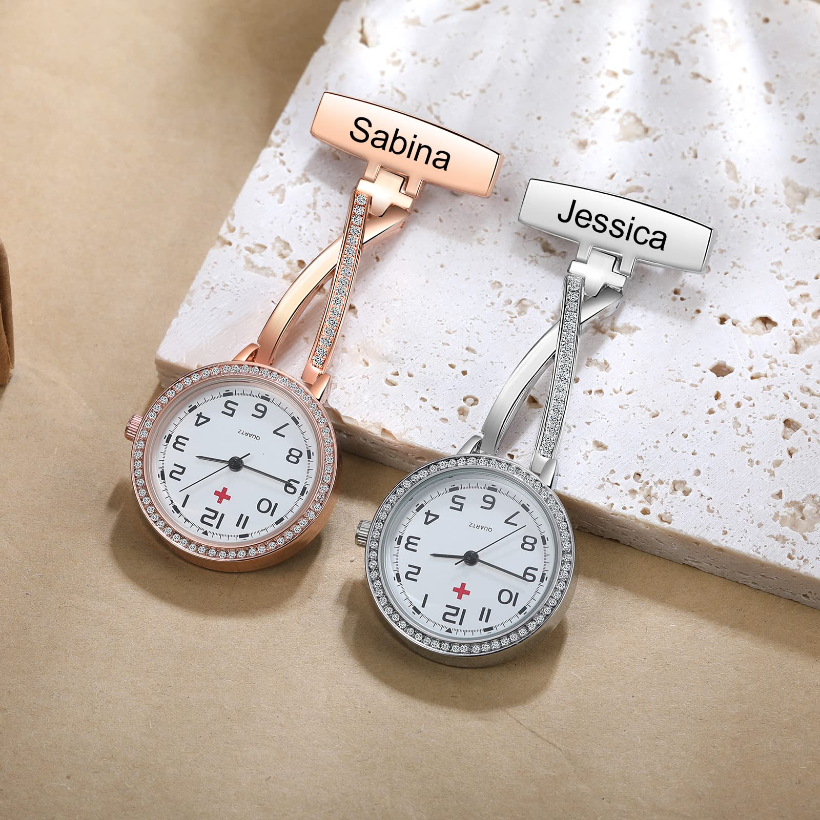 ALBERTBAND Montres de Poche Infirmière Personnalisées Montre de Poche avec épingle Nom Montre Infirmière Portable Montre à Quartz Numérique pour la Fête des Mères Noël