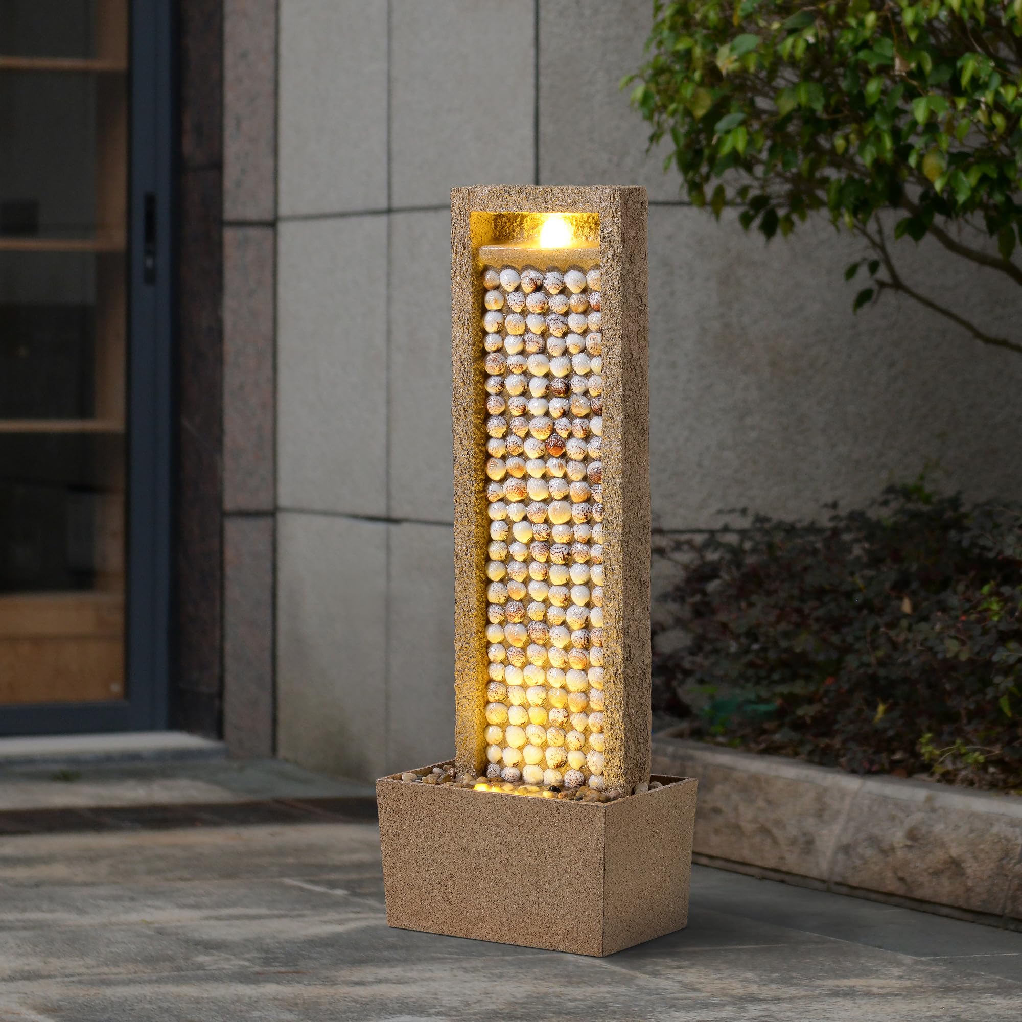 Teamson Home Garten Outdoor Brunnen Hoher Wasserfall mit warmen LED-Lichtern, Coastal Seashell Design, Robustes Polyresin, braunes Finish