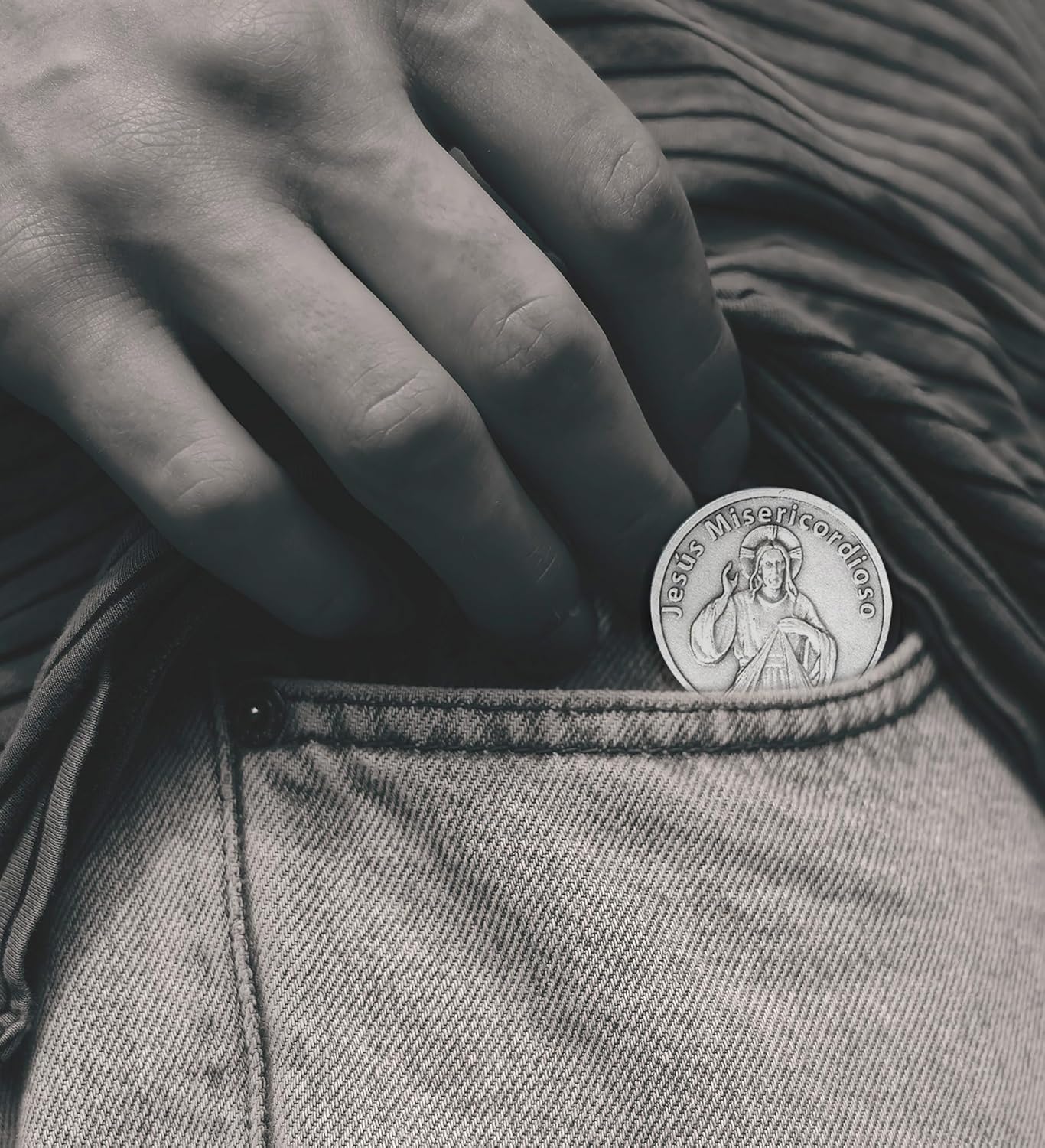 Spanish Divina Misericordia Card-Divine Mercy Cards Bulk Set of Laminated Catholic Cardstock, Jesus De La Misericordia, Divine Mercy Token - Tarjetas De La Divina Misericordia En Español - 6 Items - Image 4