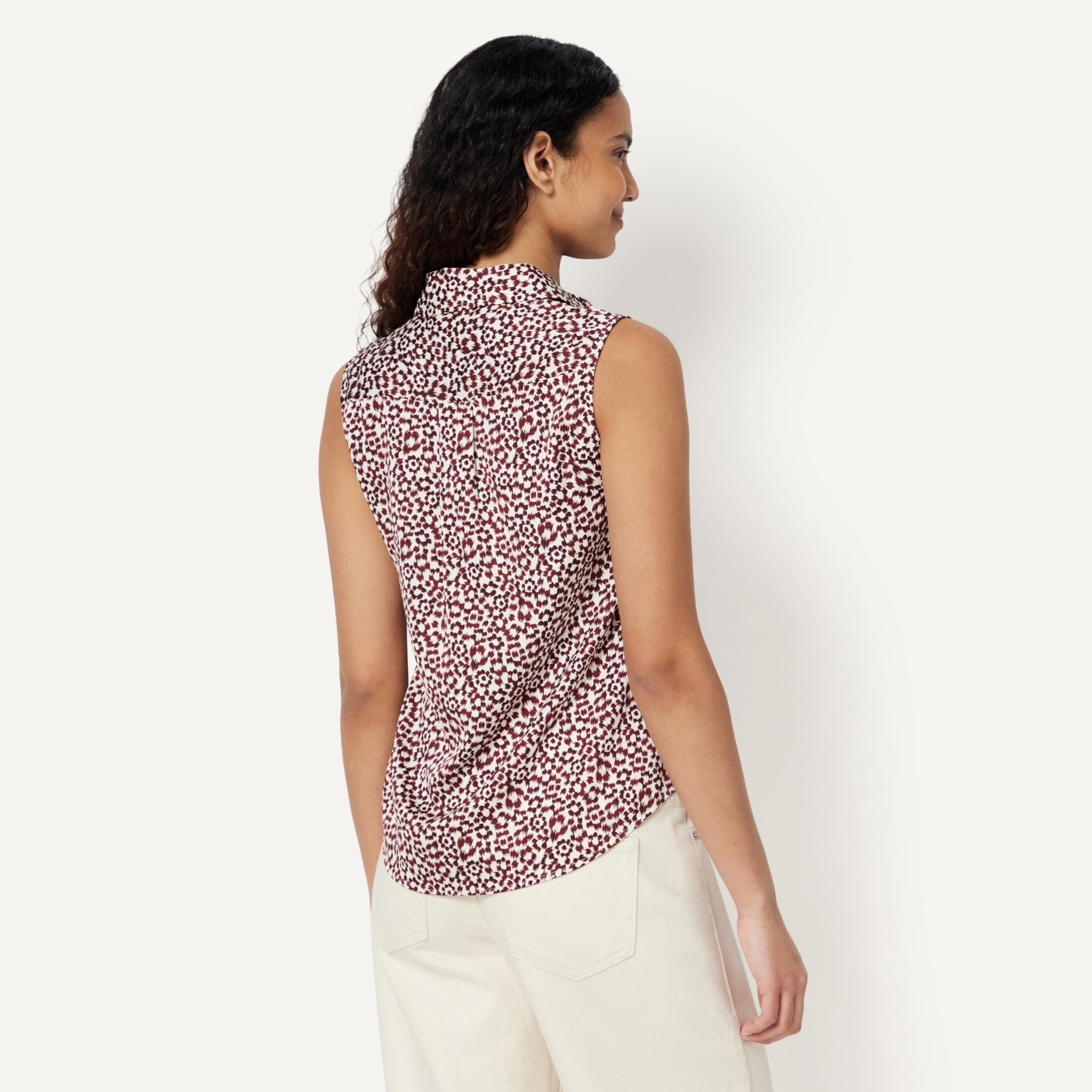 Amazon Essentials Mujer Blusa Abotonada sin Mangas de Ajuste Regular