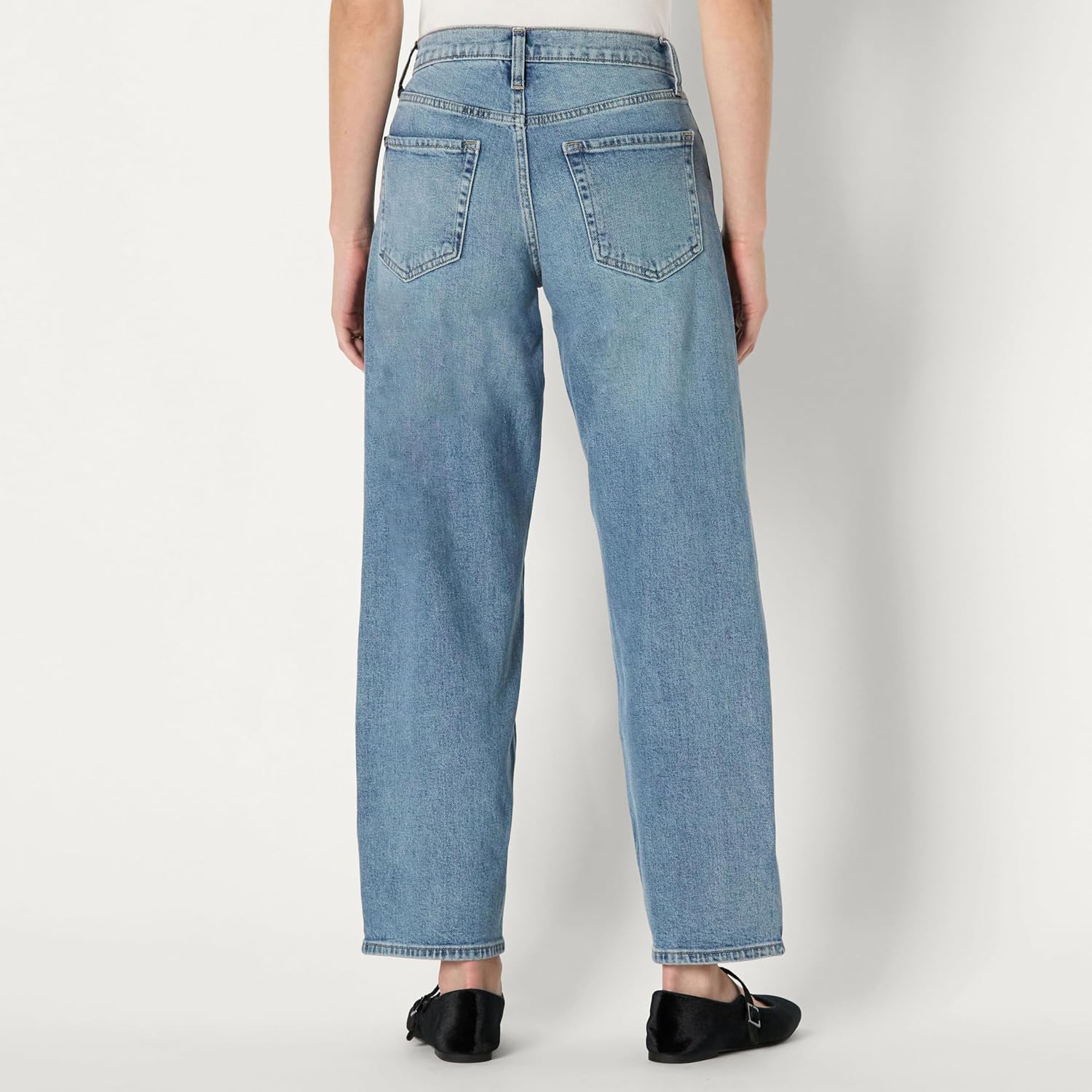 Amazon Essentials Women's Women's Low Stretch High-Rise Barrel Leg Jean - Image 2