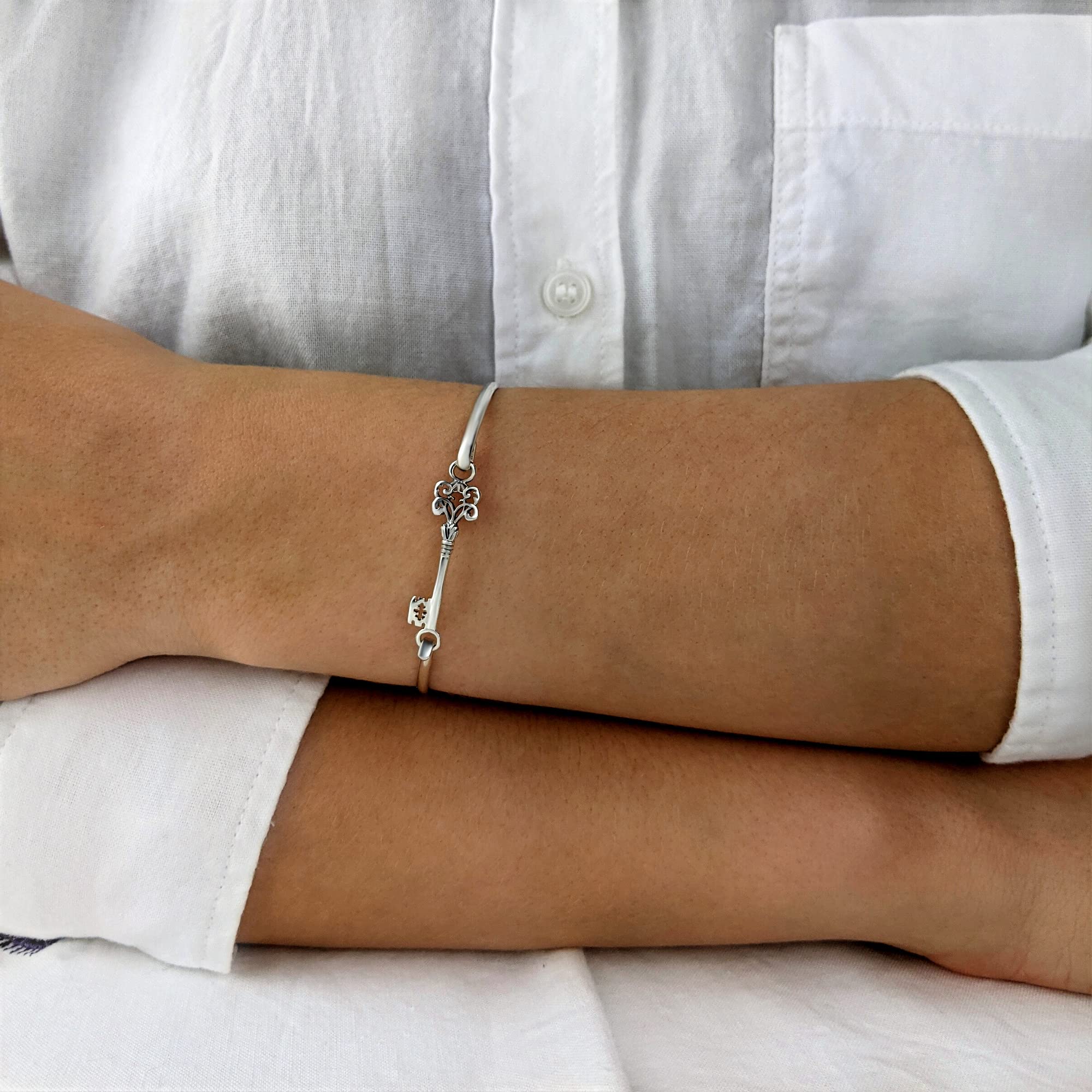 Silverly Brazalete Plata de Ley 925 Filigrana Cierre Gancho | Pulsera Apilable Llave Antigua Plata Maciza | Pulseras Finas Apilables Mujer | Regalo Novia | Pulseras Simbólicas Amistad