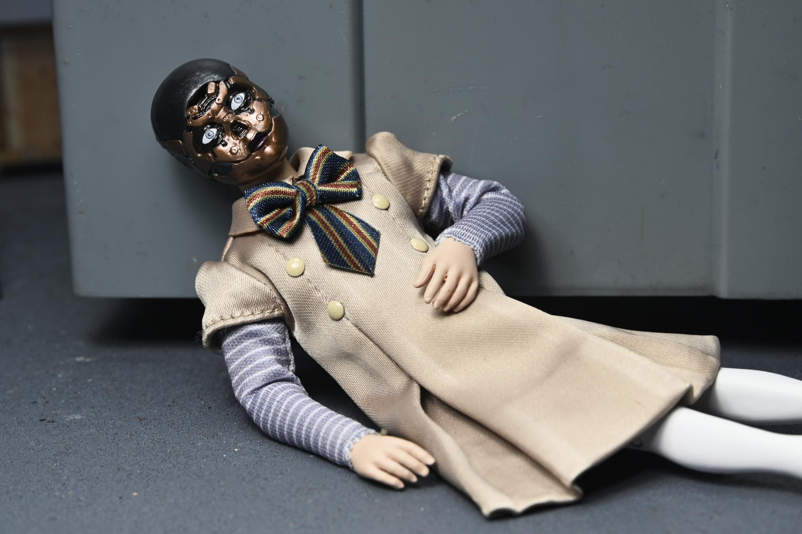 Amazon.co.jp: NECA - M3GAN - 8インチ 服を着たアクションフィギュア