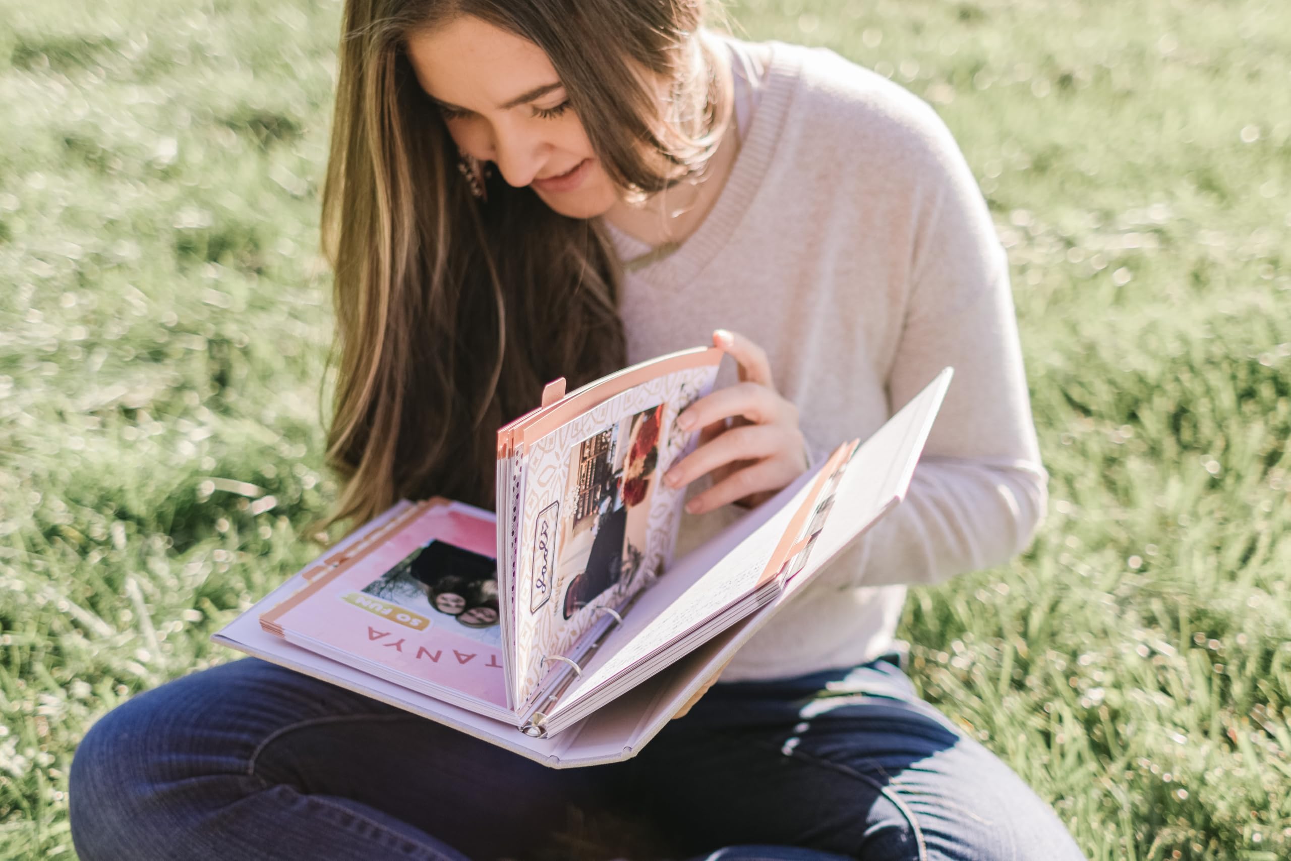 Coffee & Bible Time Prayer Journal for Women & Men, Refillable Binder with Ideas & Prompts, Praise, Confess, Thank & Ask God, 12 Tabs, 4 Pocket Folders & 50 Printed Pages, 7.25" x 9.25" - Image 3