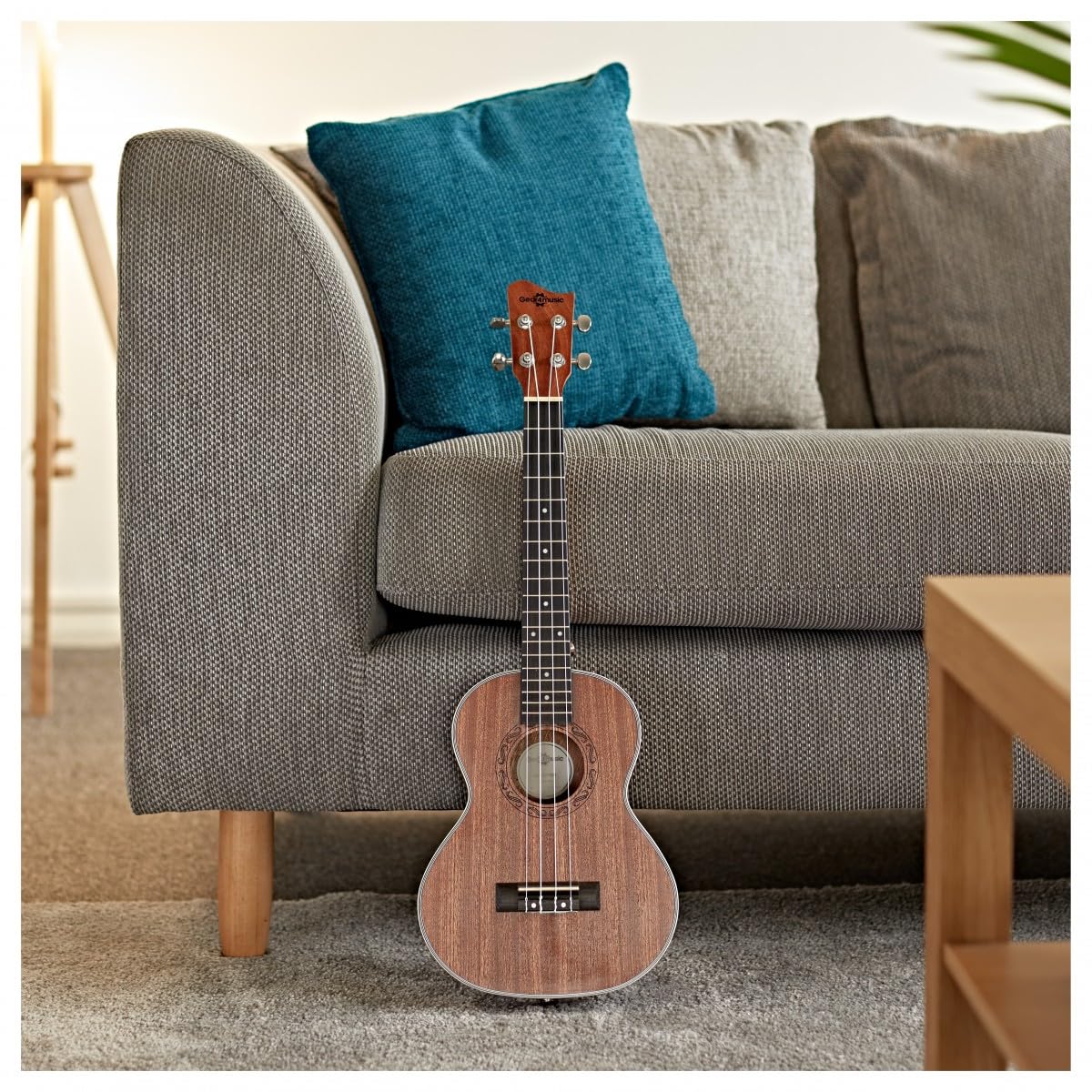 Ukelele Tenor de Sapeli de Gear4music | Tono Distintivo del Cuerpo de Sapele, Diapasón Liso de Tilo, Cuerdas Aquila Premium, Resonancia Tenor Rica y Plena