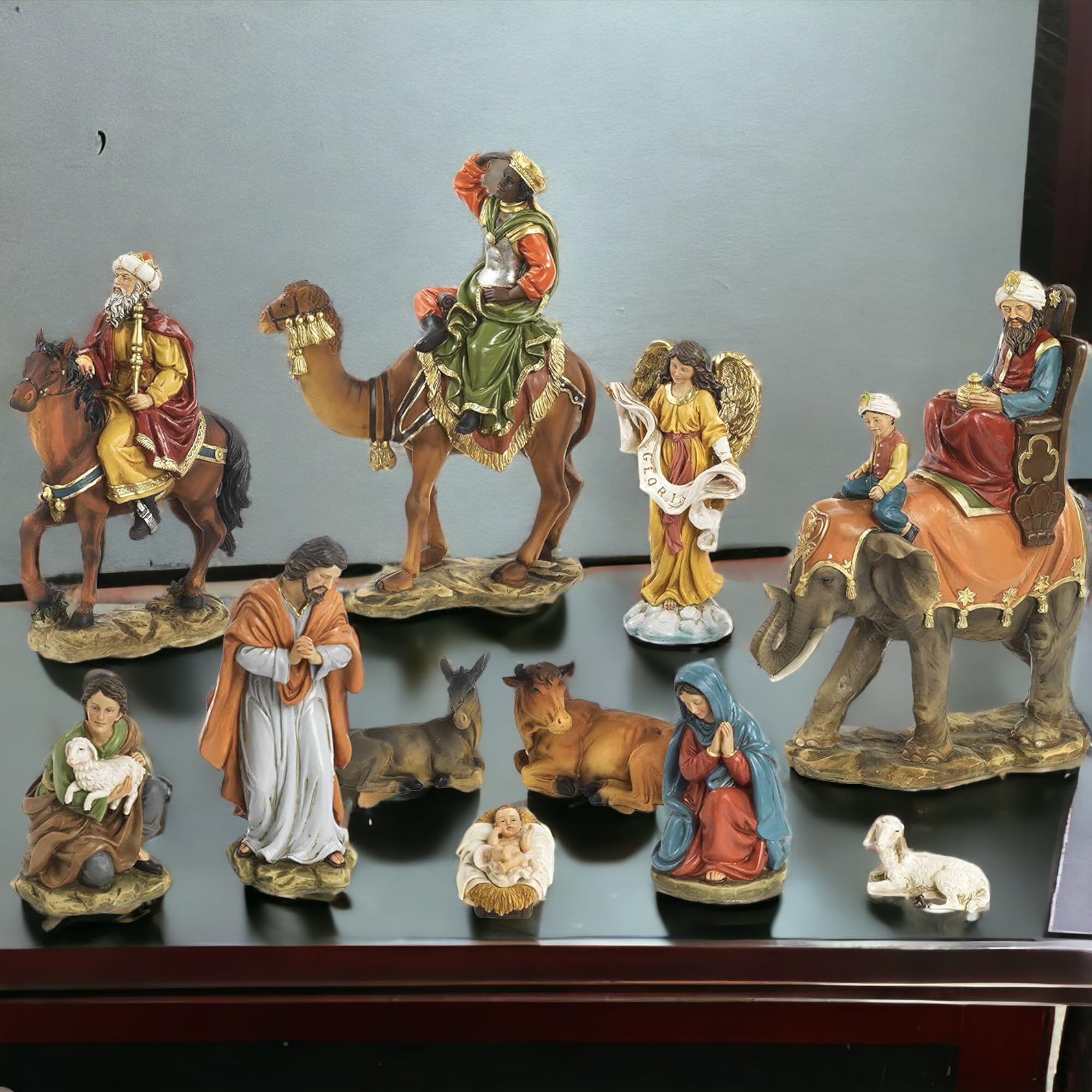 Generico Presepe Natività Lusso con 10 soggetti Re Magi con ELEFANTI Fino a 20 cm CON BASE LEGNO Personaggi in Resina Giuseppe Maria Gesù Bambino, Bue e Asinello, Angelo, Pastore con Pecora