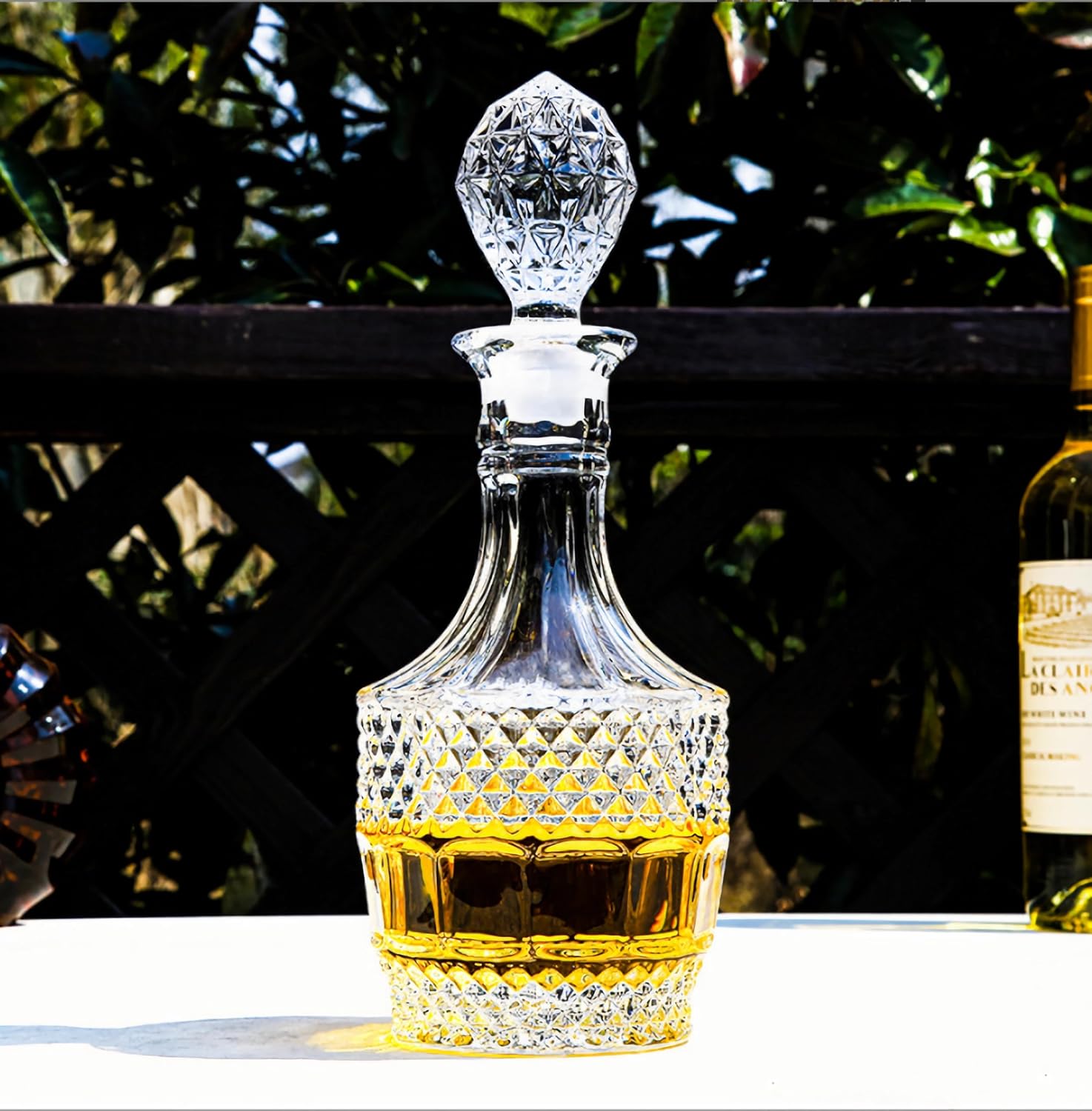Whiskey Decanter with Airtight Stopper, Liquor Decanter, Lead-Free Crystal Wiskey Brandy Vodka Bourbon Decanter for Gift, Home, Bar, Party Decor, Clear (Diamond)