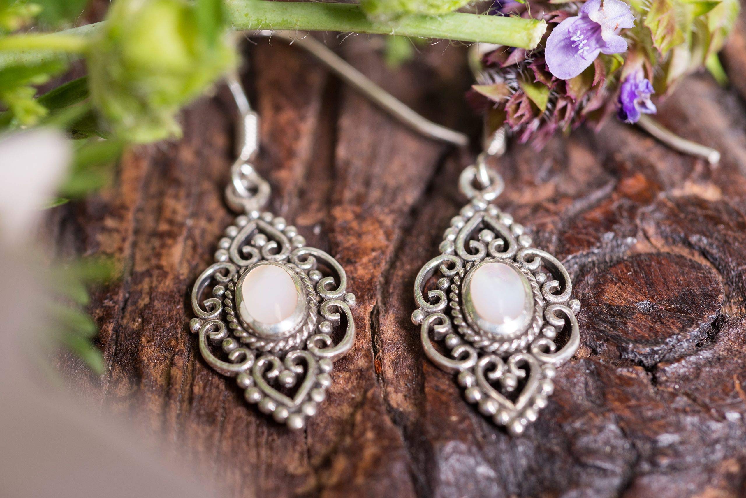 Vintage Ohrringe 925 Sterling Silber mit weißem Perlmutt Stein – Elegante Silber Ohrhänger Damen – Boho Ornament Ohrringe – Retro Schmuck Geschenk für Frauen