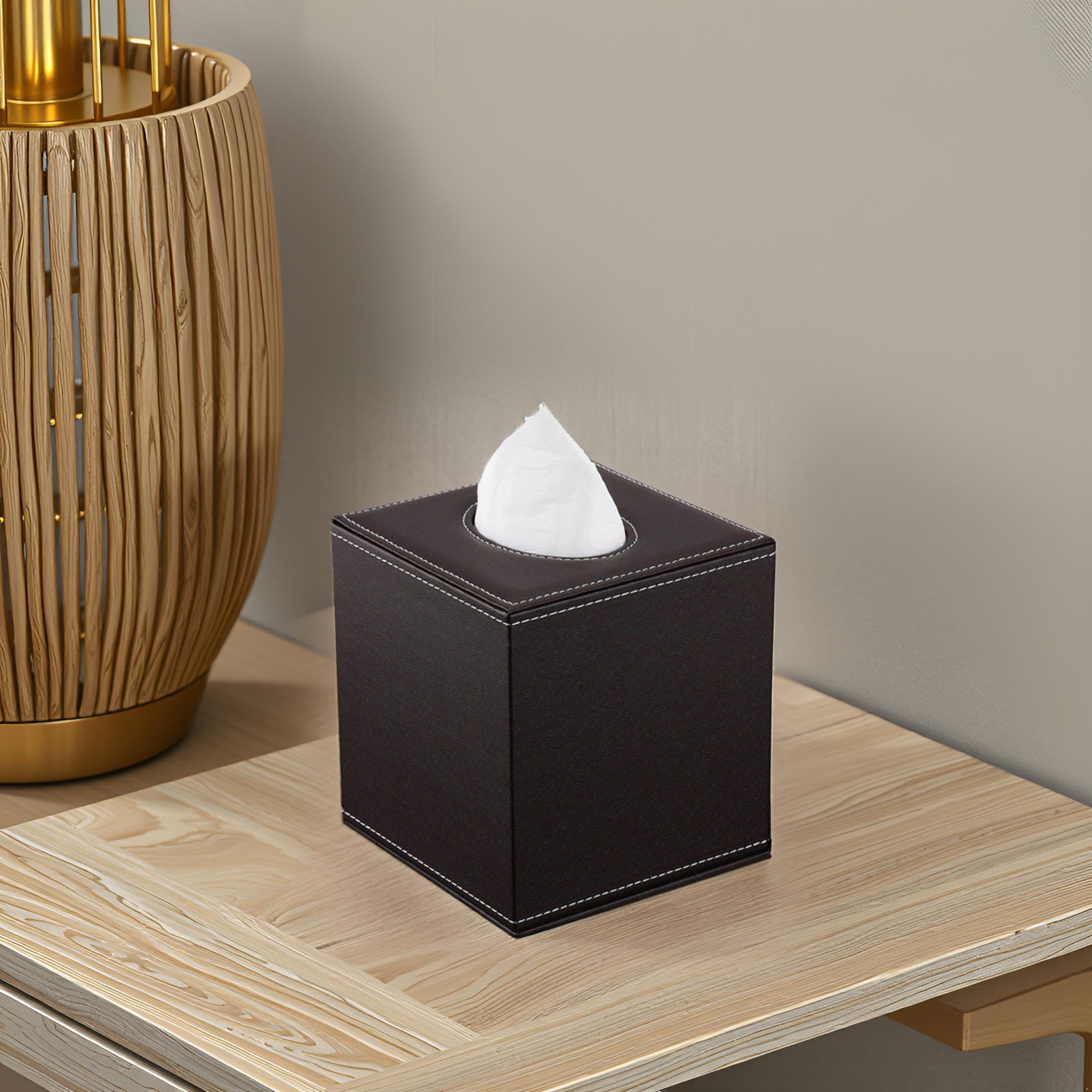 KINGFOM Moderna scatola quadrata in pelle ecologica in poliuretano, dispenser per fazzoletti per bagno, piano di lavoro, comodini, decorazione automobilistica per ufficio e auto (marrone)