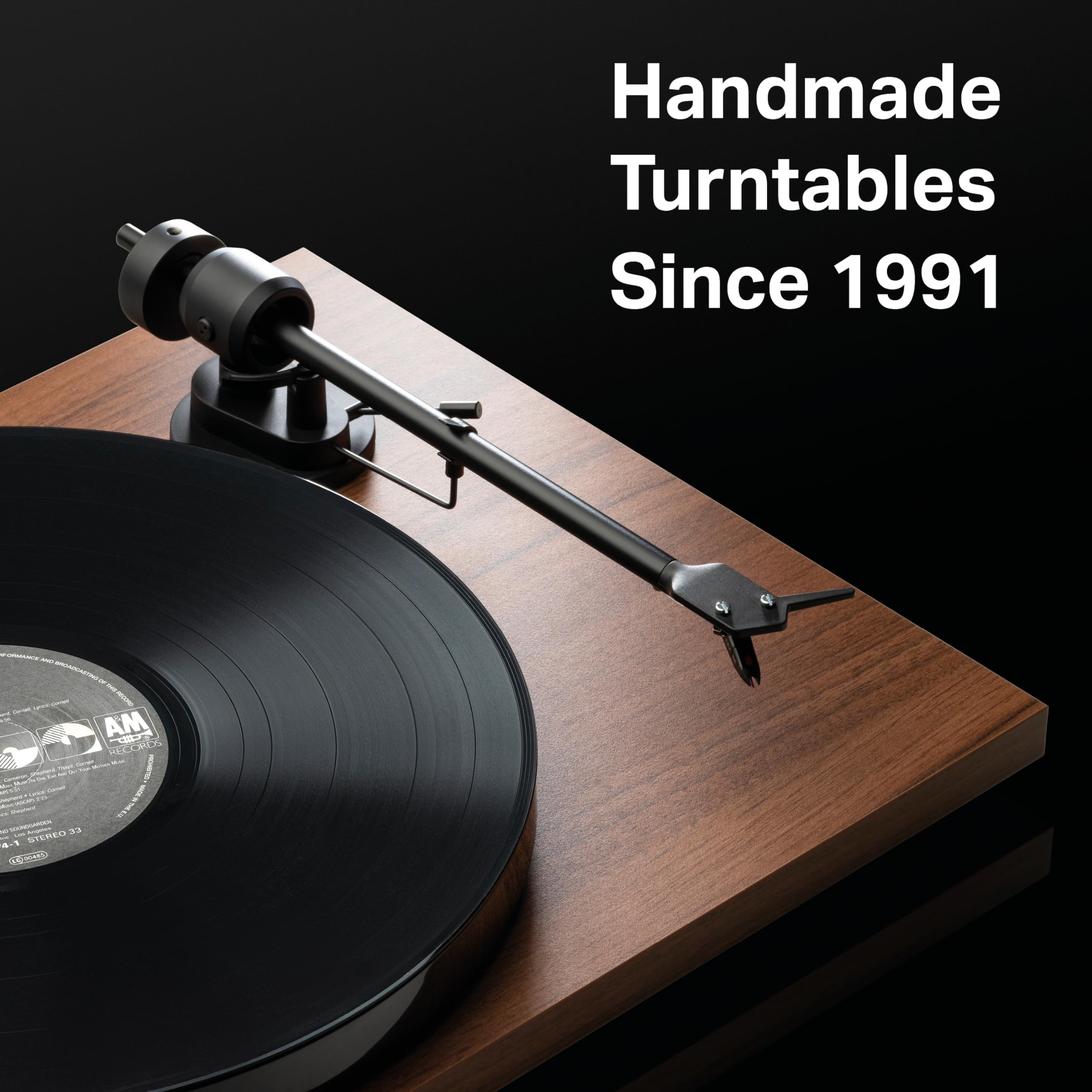 Pro-Ject E1 BT, Tourne-Disque d’entrée de Gamme Plug & Play avec système de Cellule MM, émetteur BT, préamplificateur Phono commutable et Changement électronique de Vitesse (AT3600L, Noyer)