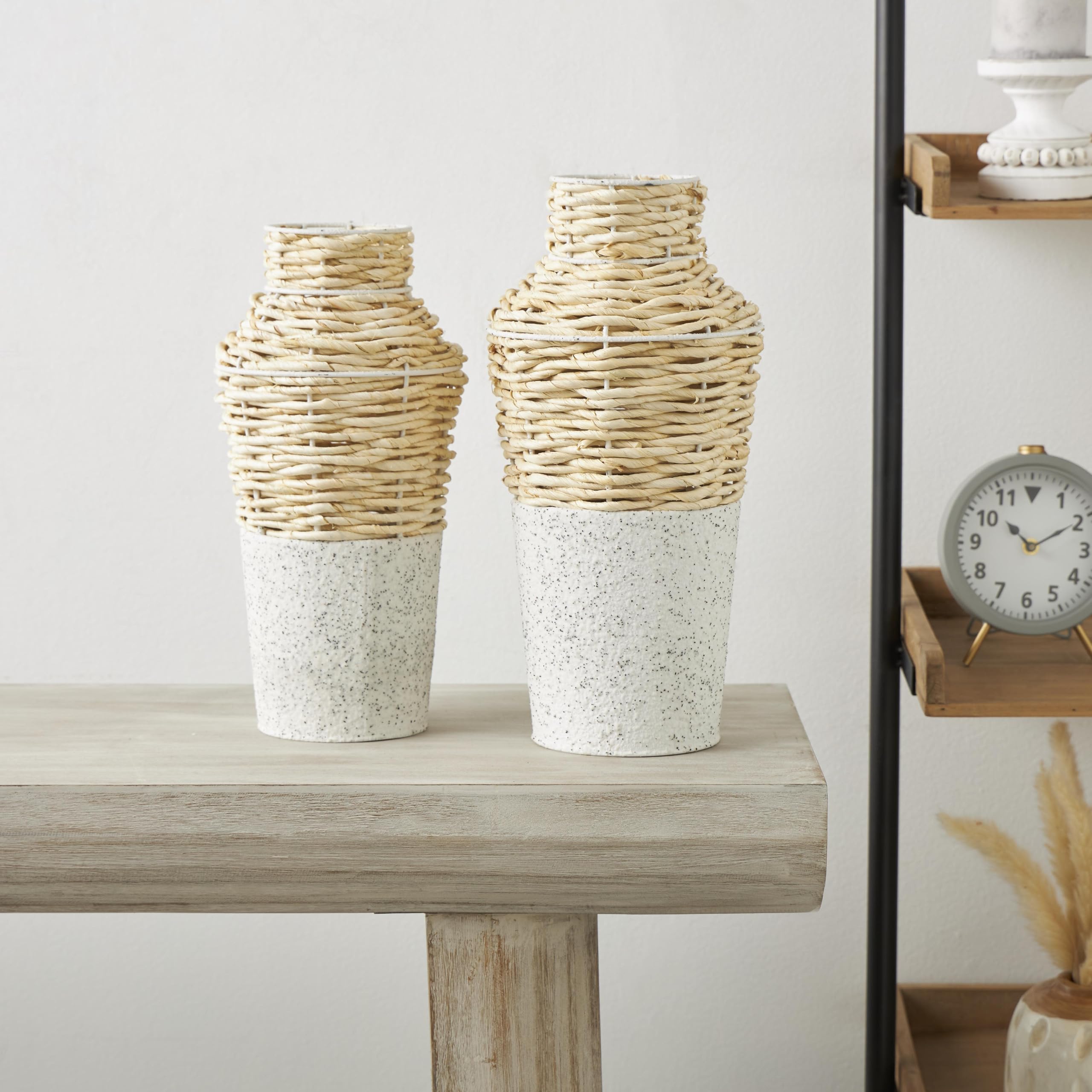 Deco 79 Set di 2 vasi decorativi in alga marina intrecciata con basi bianche e nere maculate, per la decorazione della casa, 40,6 cm, 38,1 cm di altezza, marrone