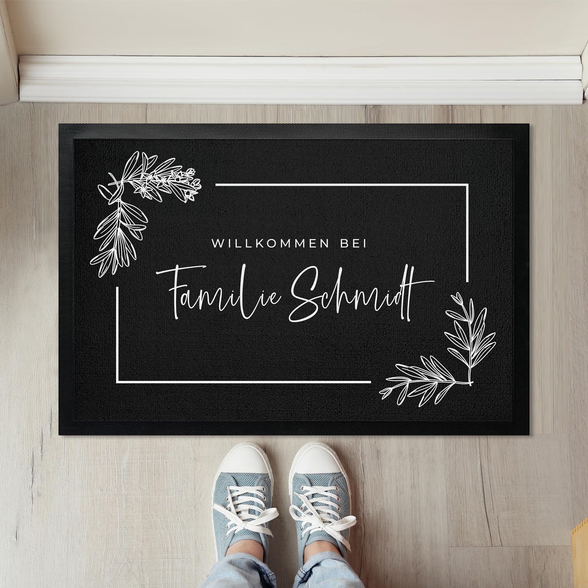 Fußmatte personalisierbar Namen Wunschtext schwarz bis 120cm | Türmatte personalisiert Innen Außen mit Familienname | Personalisiertes Geschenk für Hochzeit, Einzug, Verlobung & Einweihung (75x50cm)