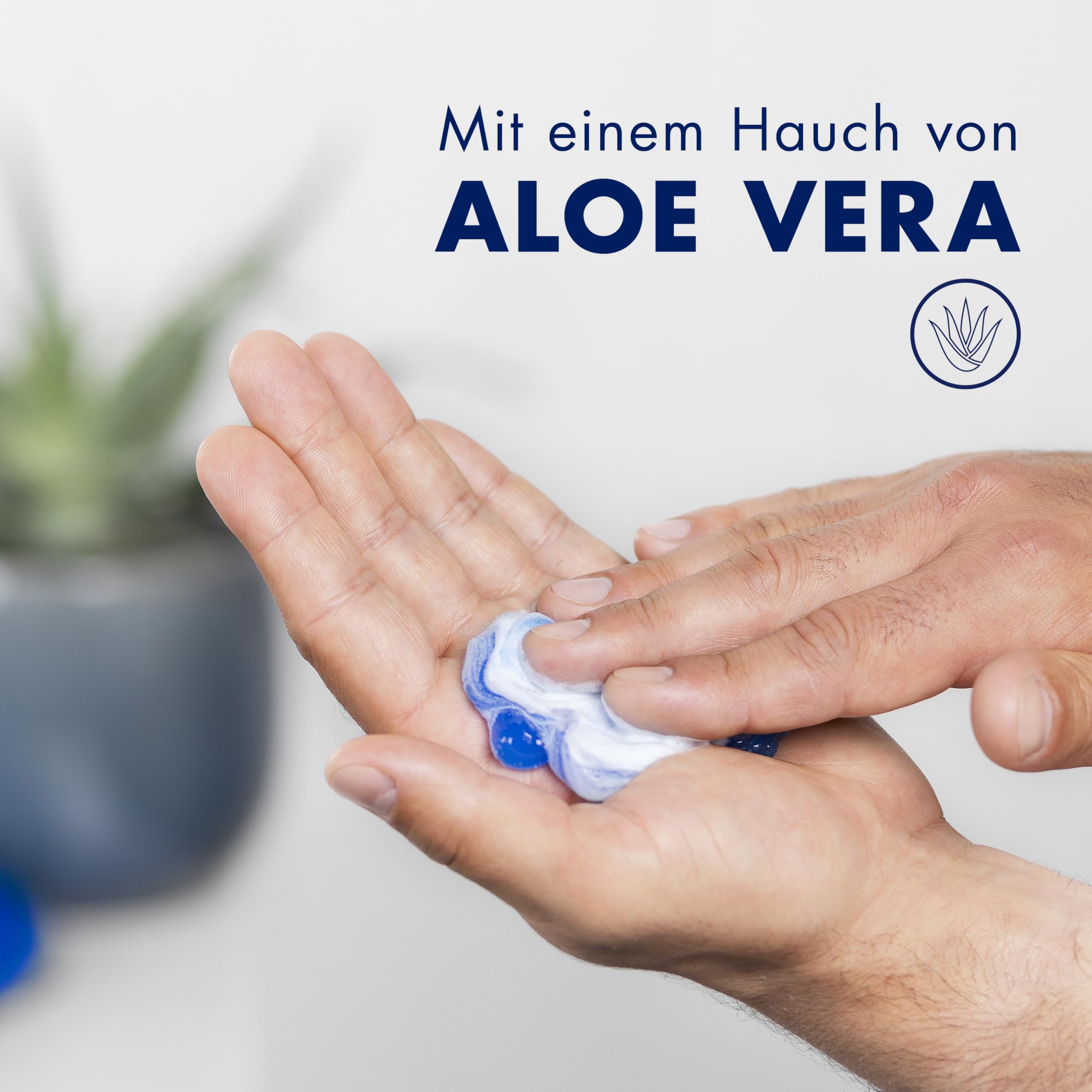 Gillette PRO Rasiergel für Männer — Rasierschaum Kühlt Die Haut, um Sie zu Beruhigen und Spendet Dem Barthaar Feuchtigkeit, Hilft Empfindliche Haut vor Irritationen zu Schützen — 200ml