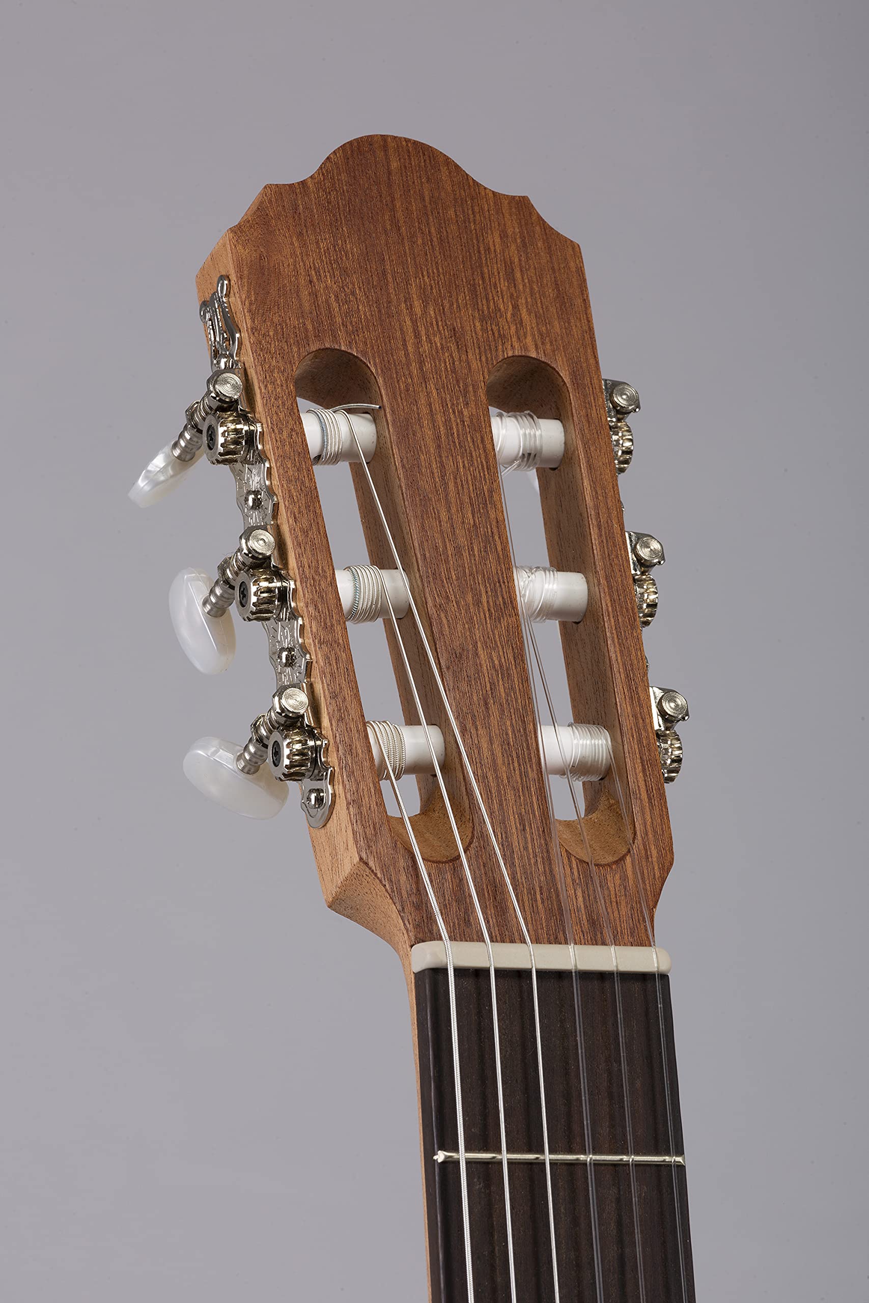 VOLT by Voggenreiter Sevilla Konzertgitarre KG-6000 Open Pore, Größe 7/8 Hochwertige Akustikgitarre mit massiver Zederndecke. Professioneller Klang, elegantes Open Pore Finish, Made in Europe 1267