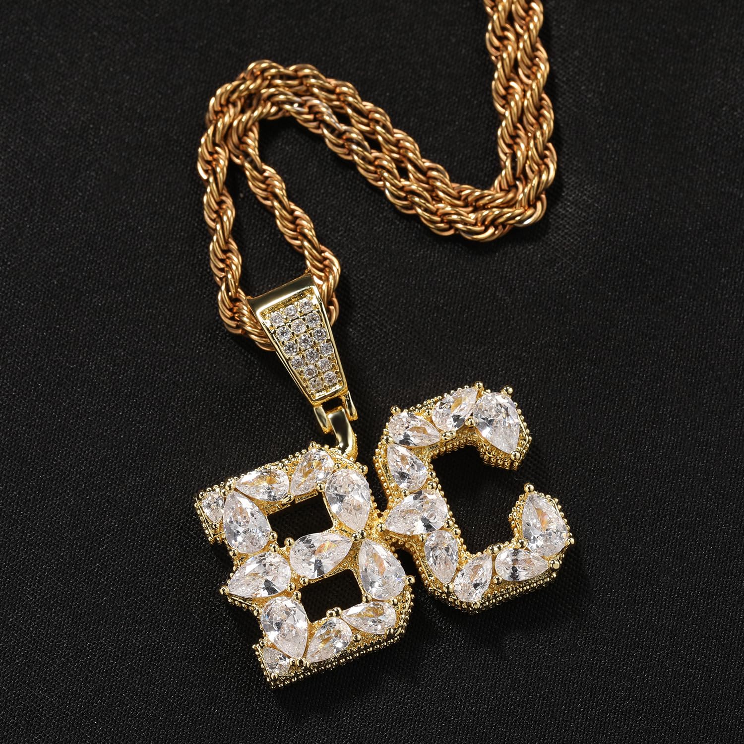 Delicata Collana Iniziale, Pendente Lettere Oro Placcato Brillanti | Scegli A-Z per il tuo pendente iniziale. Collana monogramma per lui/lei, perfetta da sola o per il layering.