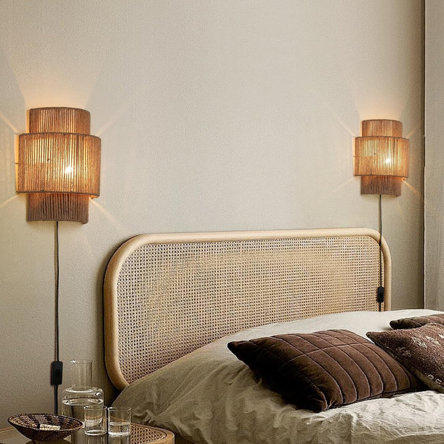 Alpinaluz Aplique de Pared de Cuerda de Yute Natural – Diseño Bohemio Artesanal con Luz Decorativa de Doble Pantalla, Casquillo E27 con Enchufe e Interruptor – para Salón, Dormitorio o Pasillo